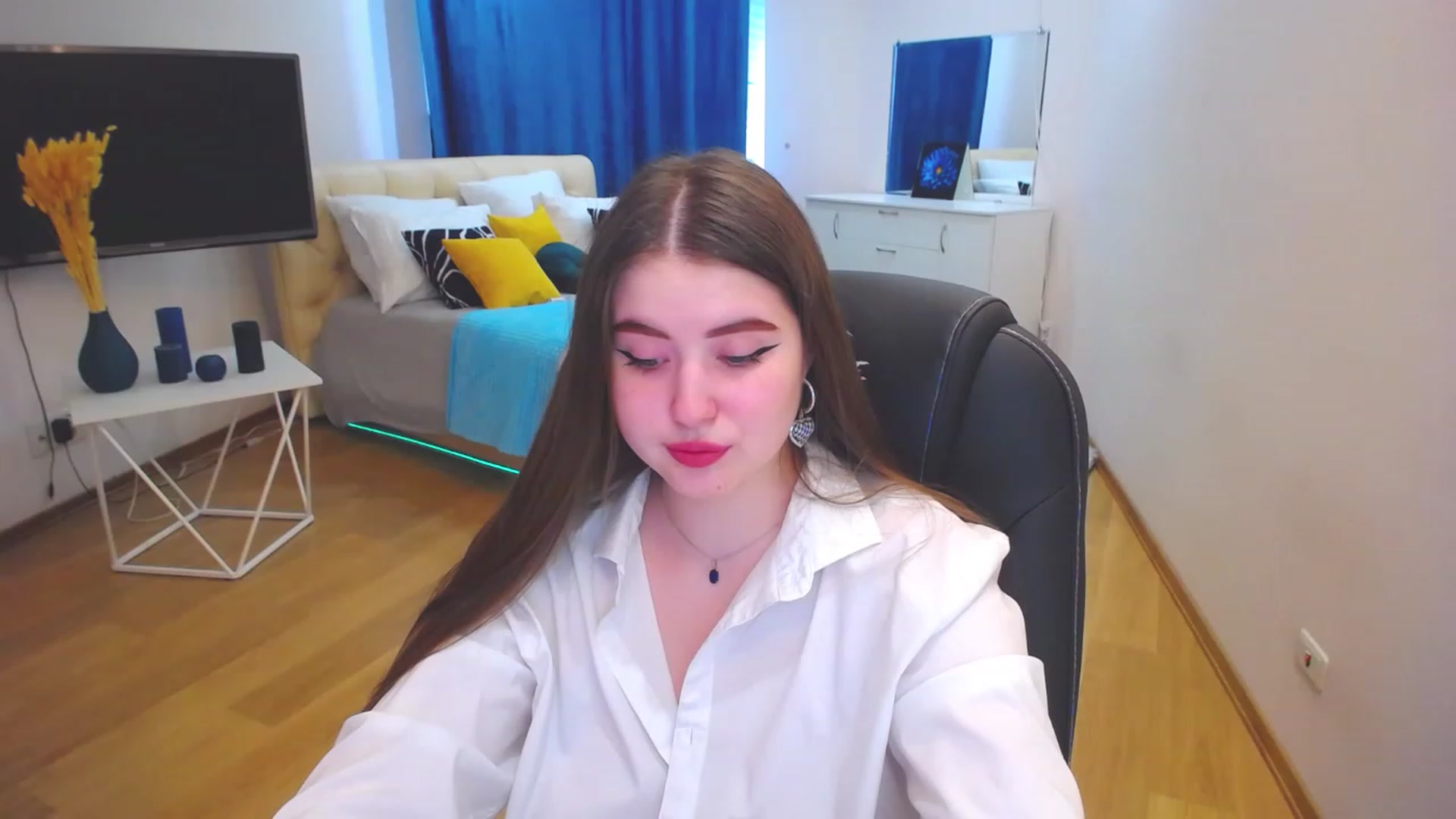 Gallery image thumbnail from AdmireMyEyes's myfreecams stream on, 05/29/2023, 09:10 image 14 of 20