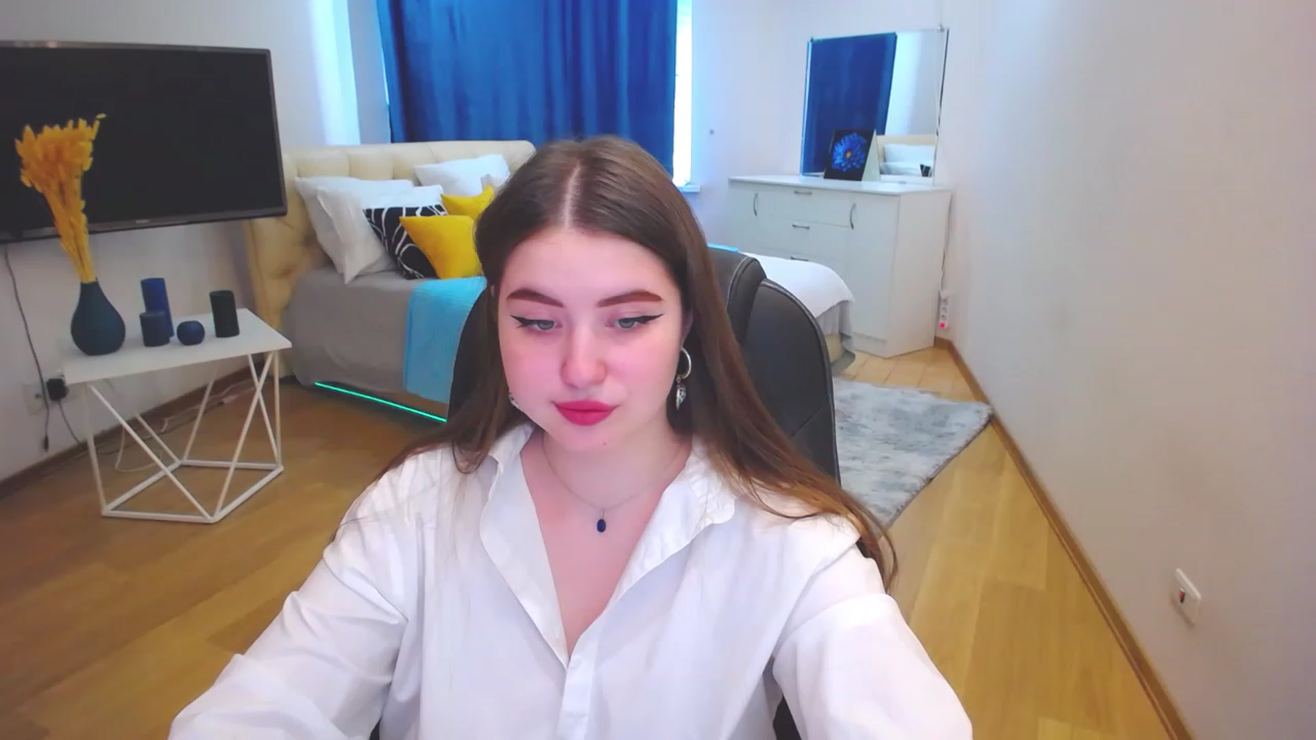 Gallery image thumbnail from AdmireMyEyes's myfreecams stream on, 05/29/2023, 09:10 image 8 of 20