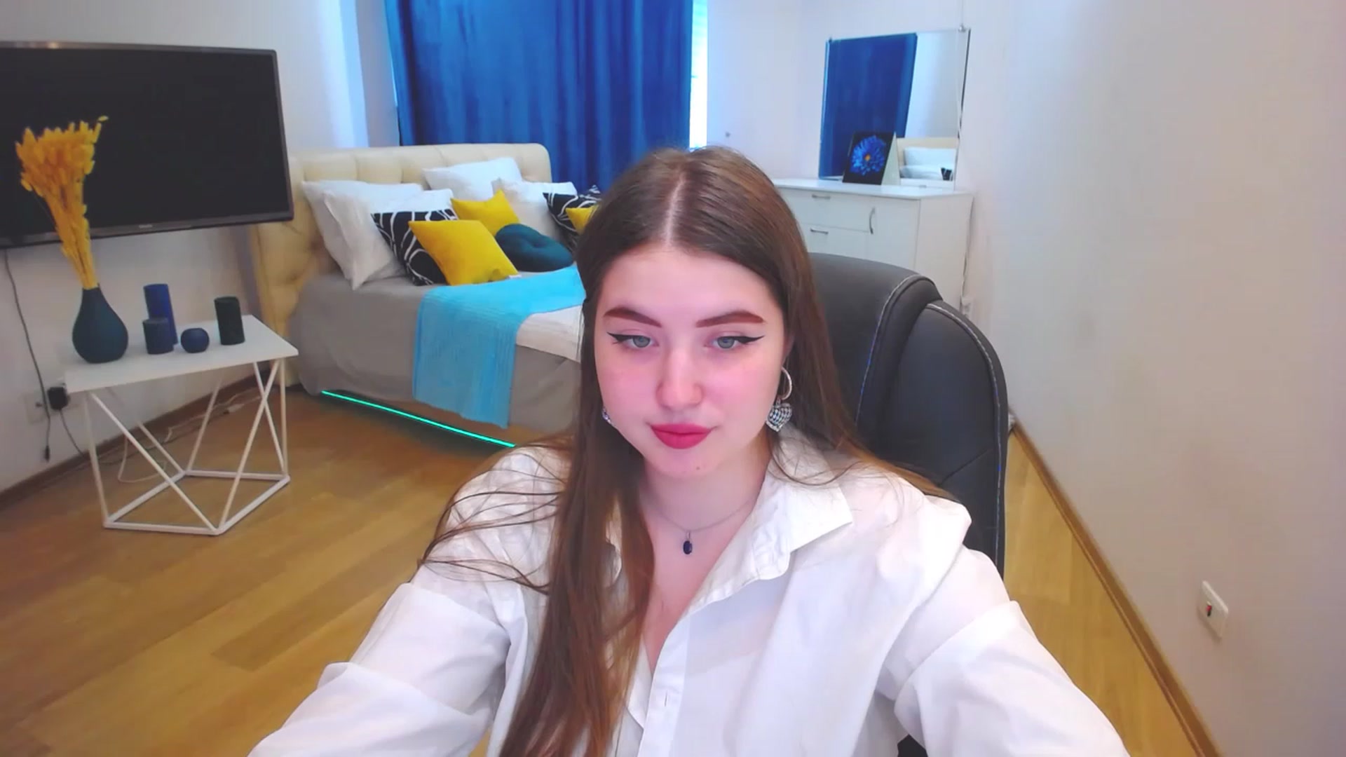 Gallery image thumbnail from AdmireMyEyes's myfreecams stream on, 05/29/2023, 09:10 image 13 of 20