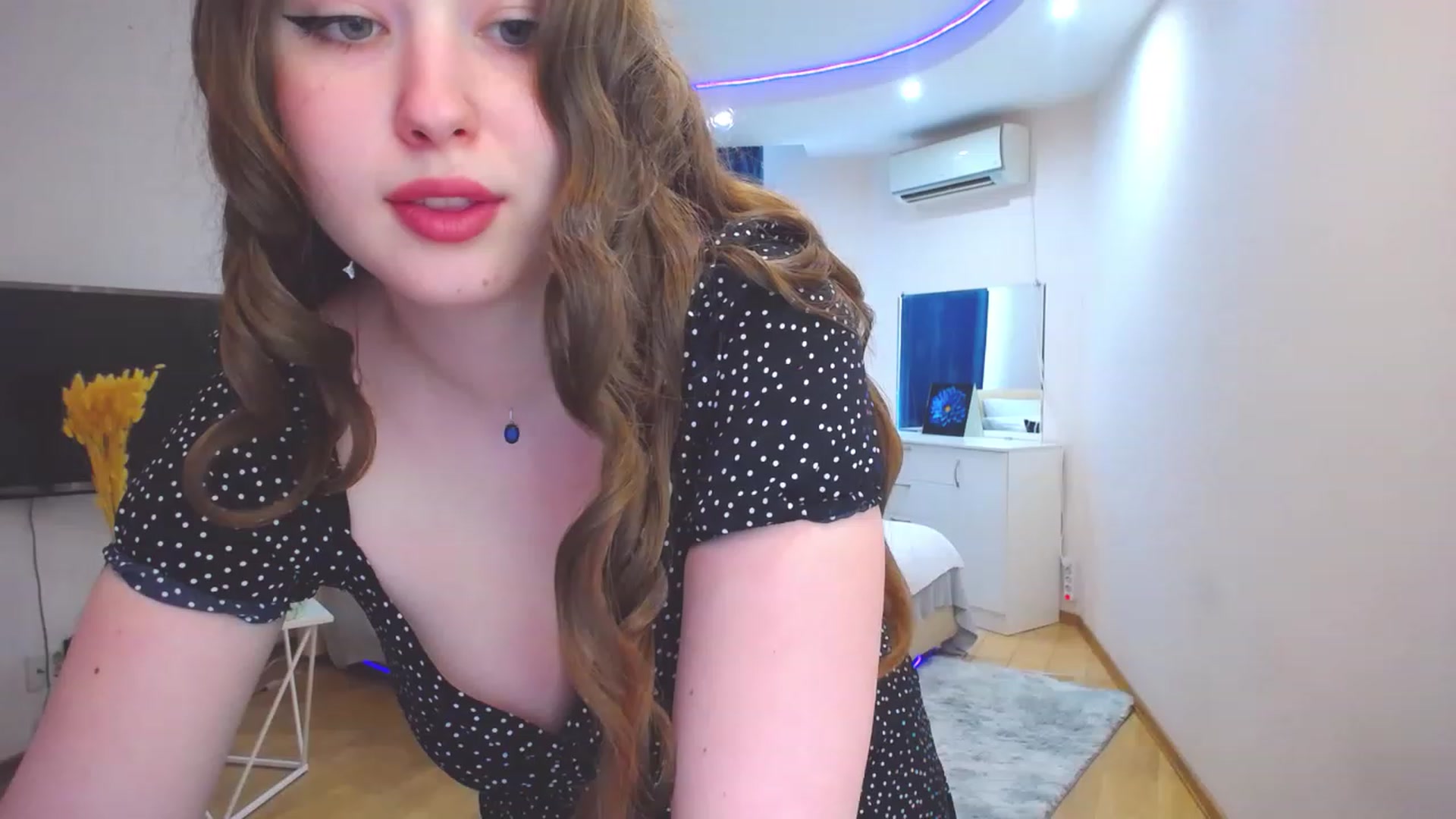Gallery image thumbnail from AdmireMyEyes's myfreecams stream on, 05/30/2023, 12:47 image 6 of 20