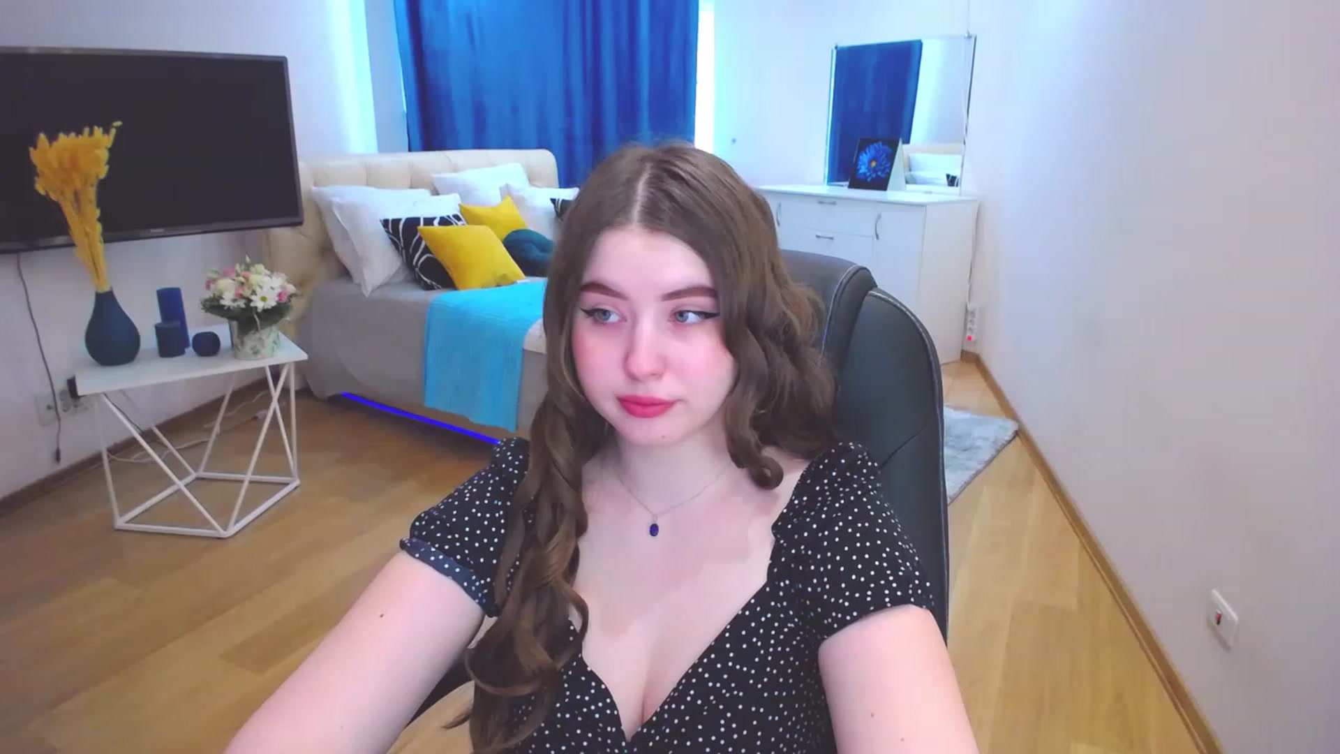 Gallery image thumbnail from AdmireMyEyes's myfreecams stream on, 05/30/2023, 12:47 image 16 of 20