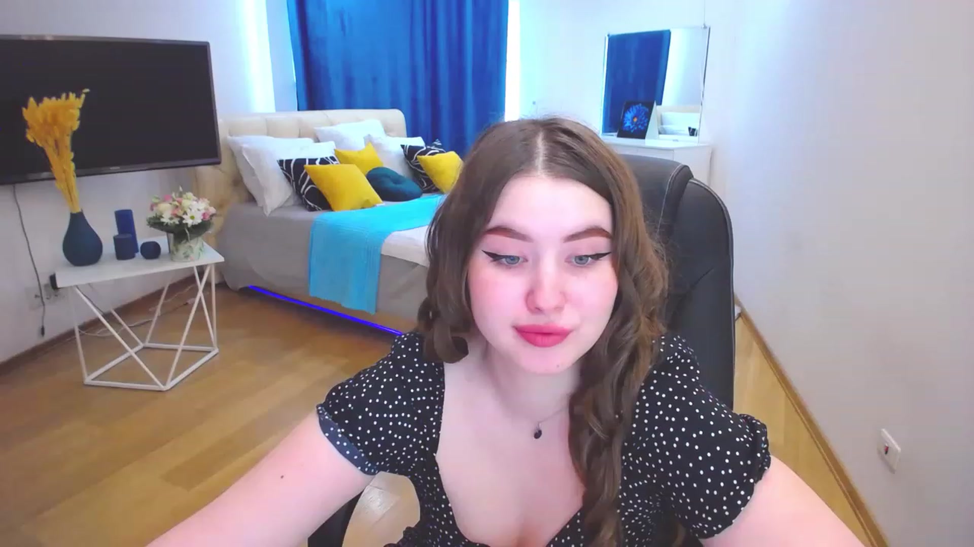 Gallery image thumbnail from AdmireMyEyes's myfreecams stream on, 05/30/2023, 12:47 image 19 of 20