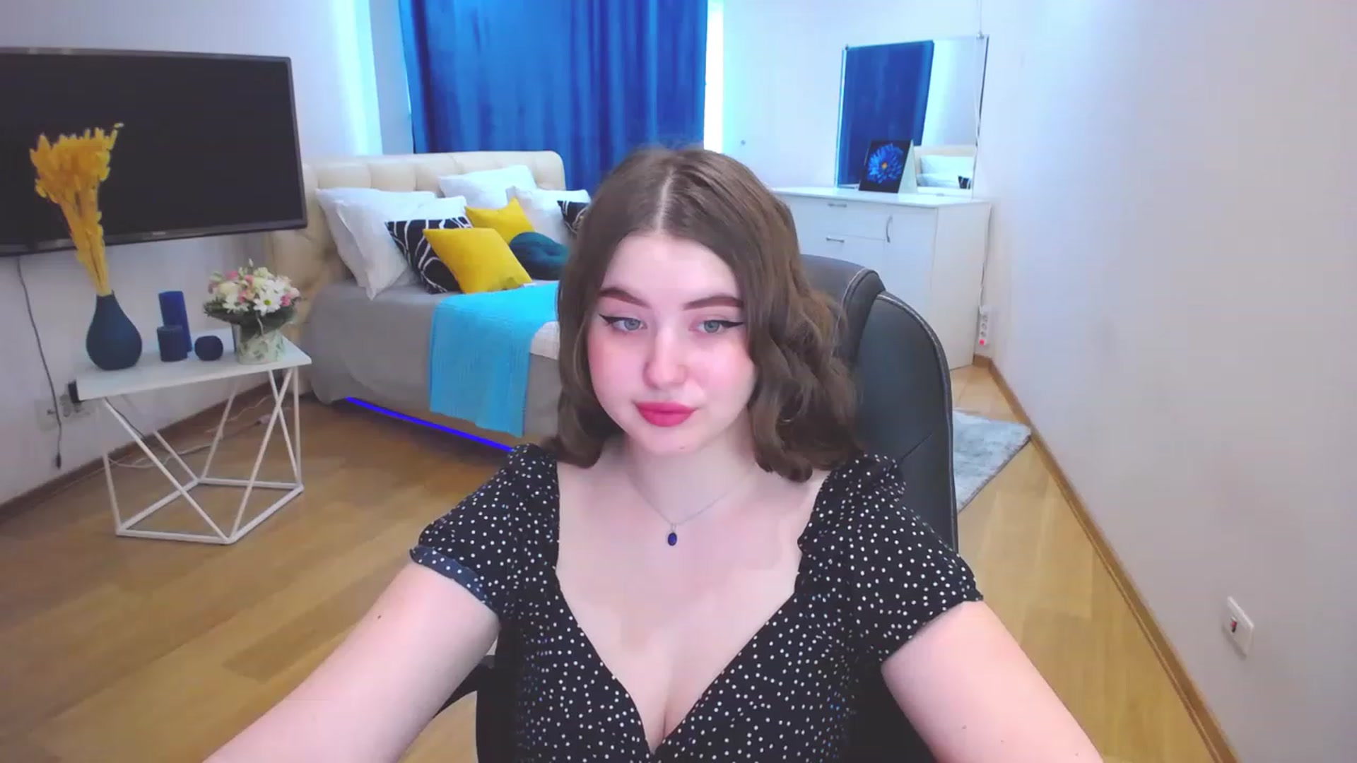 Gallery image thumbnail from AdmireMyEyes's myfreecams stream on, 05/30/2023, 12:47 image 15 of 20