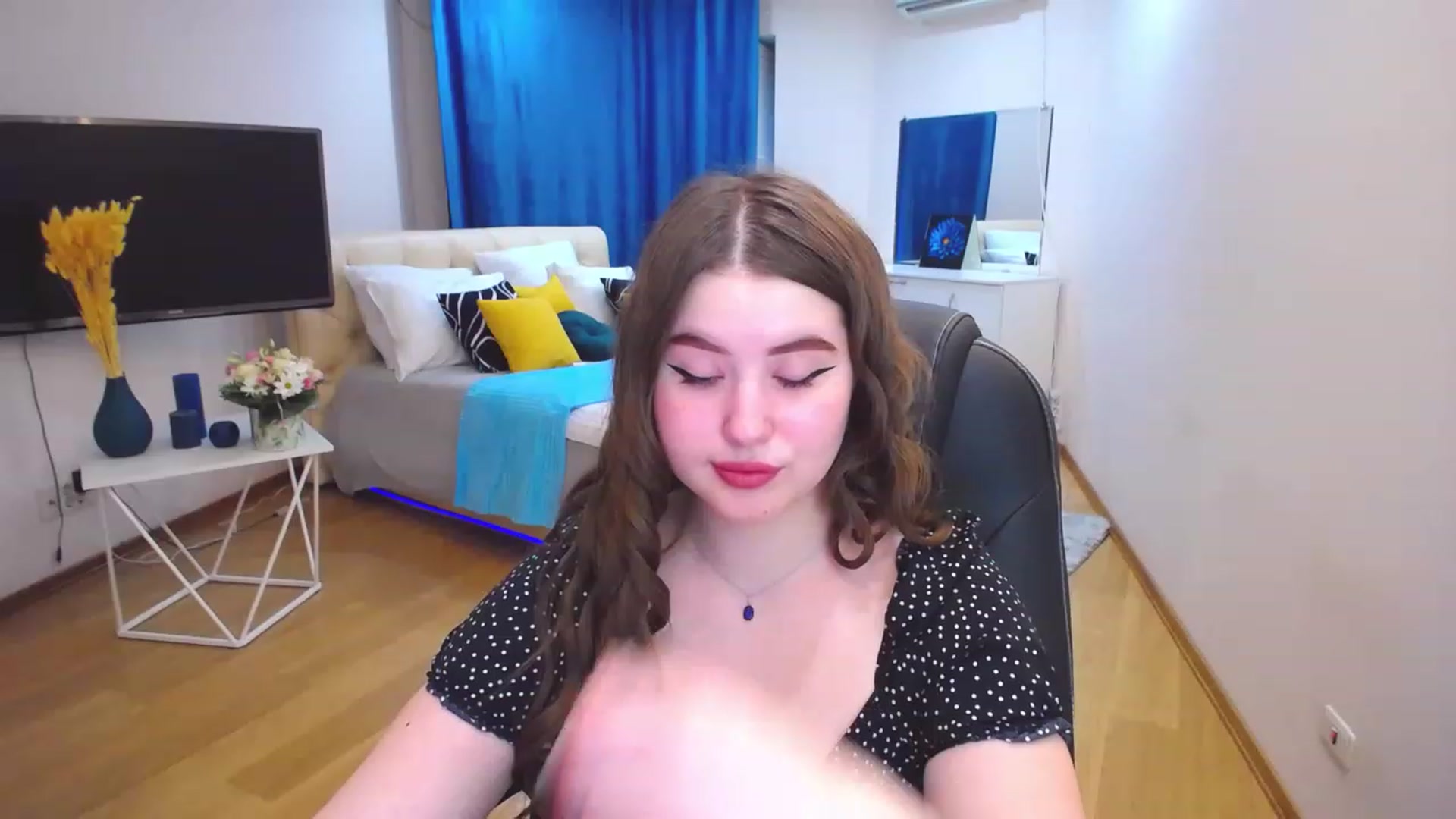 Gallery image thumbnail from AdmireMyEyes's myfreecams stream on, 05/30/2023, 16:18 image 20 of 20