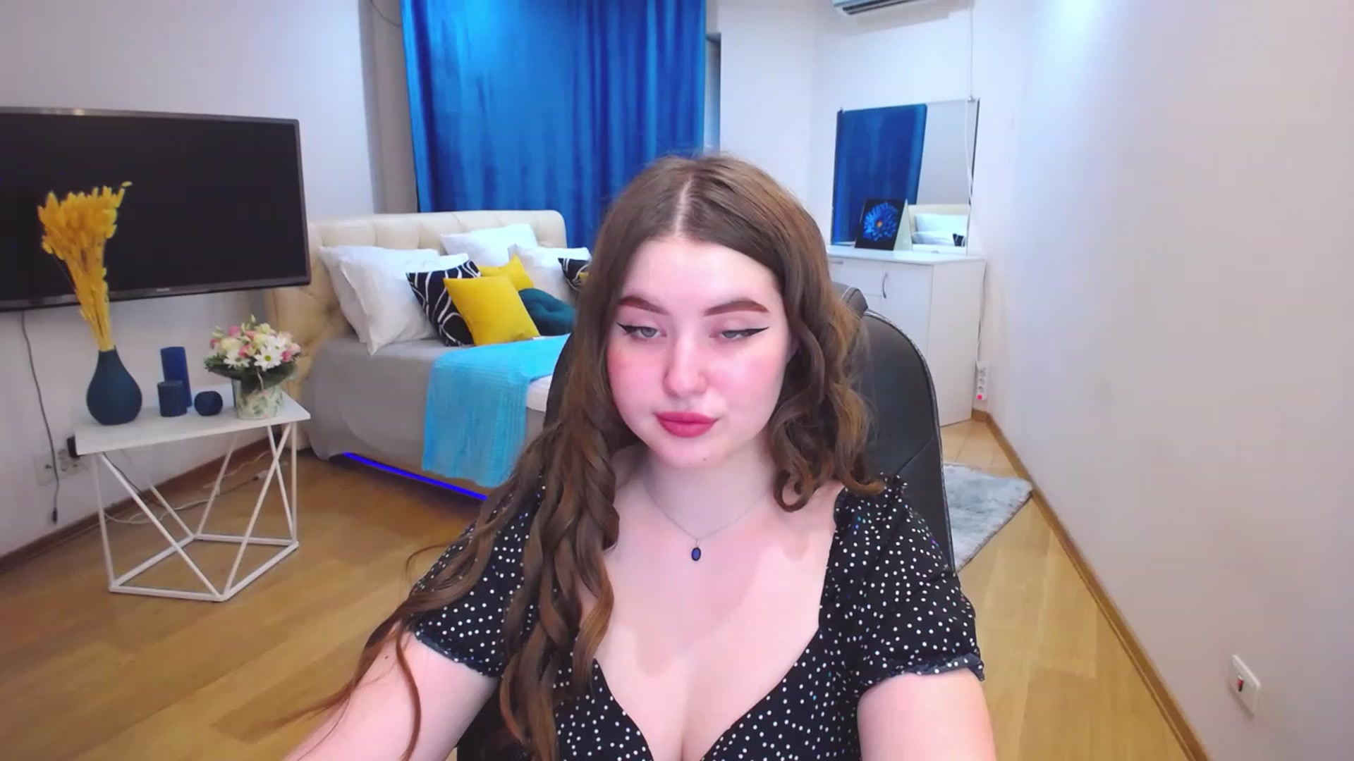 Gallery image thumbnail from AdmireMyEyes's myfreecams stream on, 05/30/2023, 16:18 image 18 of 20