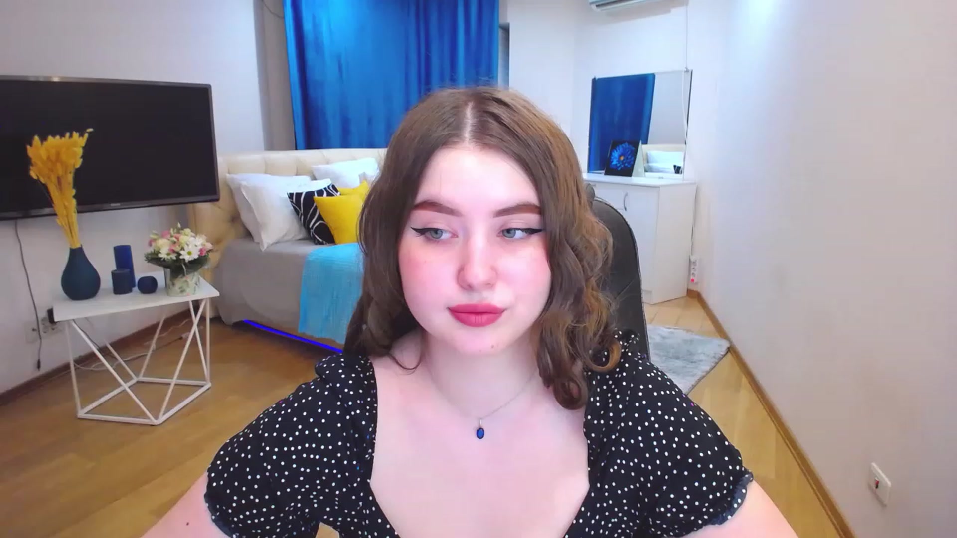 Gallery image thumbnail from AdmireMyEyes's myfreecams stream on, 05/30/2023, 16:18 image 17 of 20