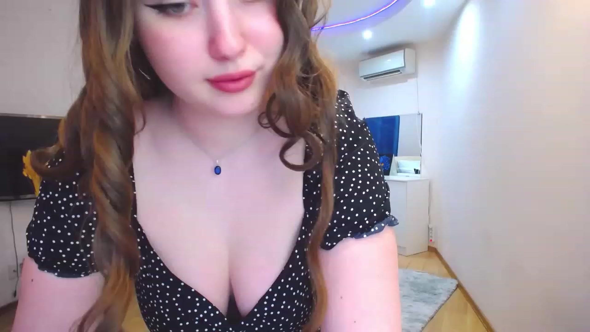 Gallery image thumbnail from AdmireMyEyes's myfreecams stream on, 05/30/2023, 16:18 image 12 of 20