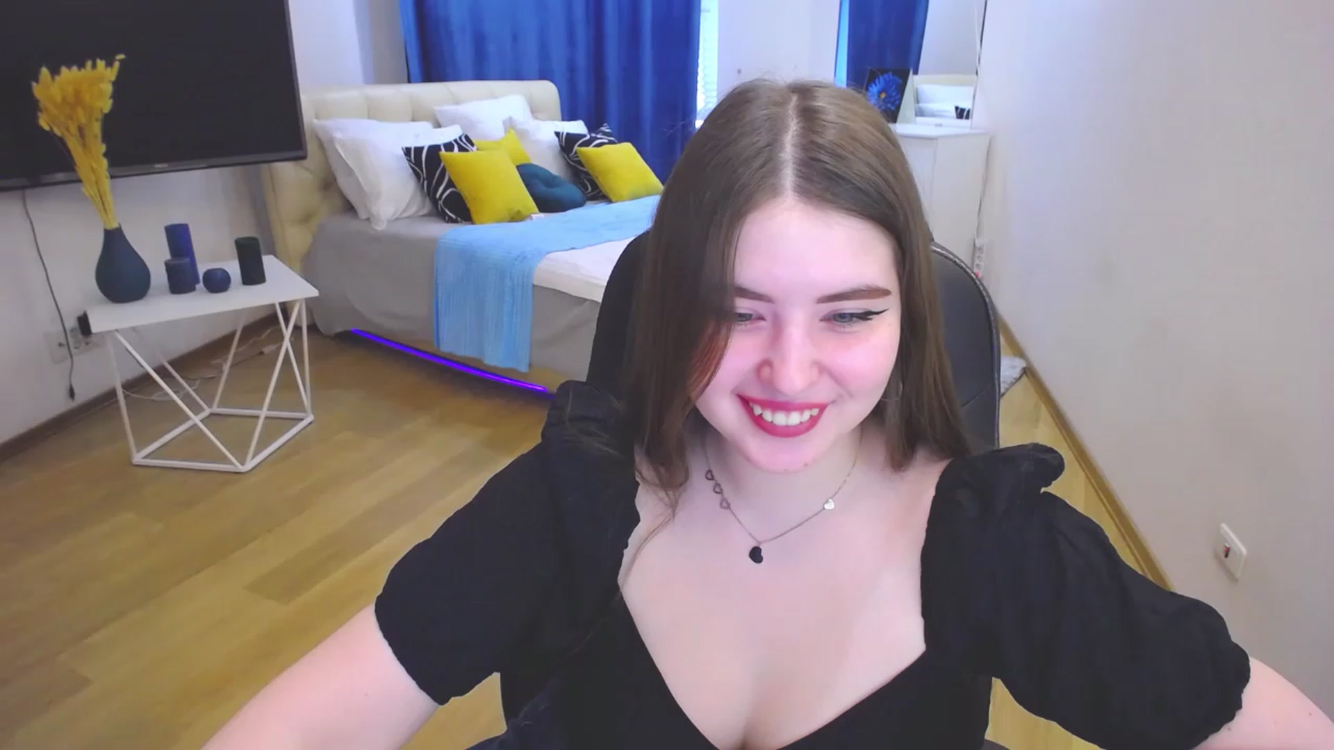Gallery image thumbnail from AdmireMyEyes's myfreecams stream on, 06/02/2023, 07:34 image 4 of 20
