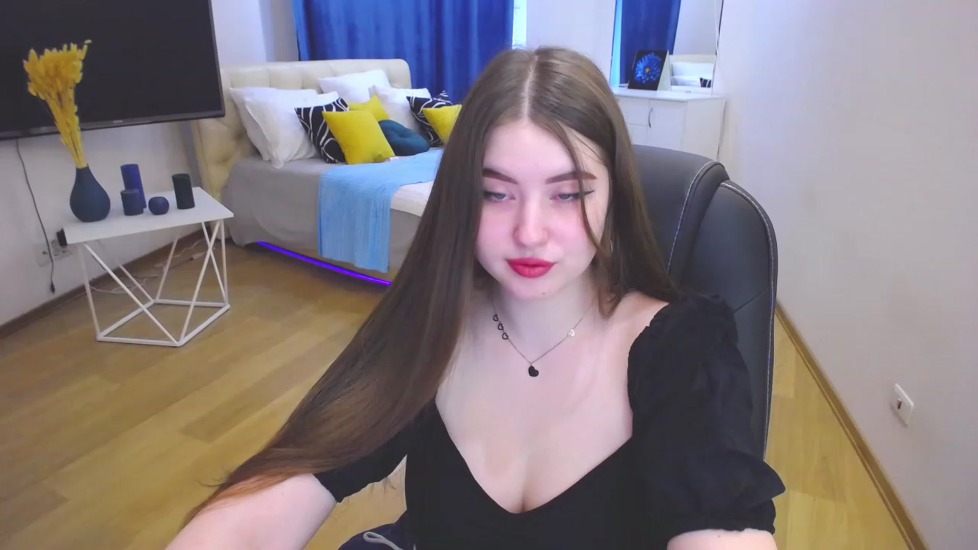 Gallery image thumbnail from AdmireMyEyes's myfreecams stream on, 06/02/2023, 07:34 image 20 of 20