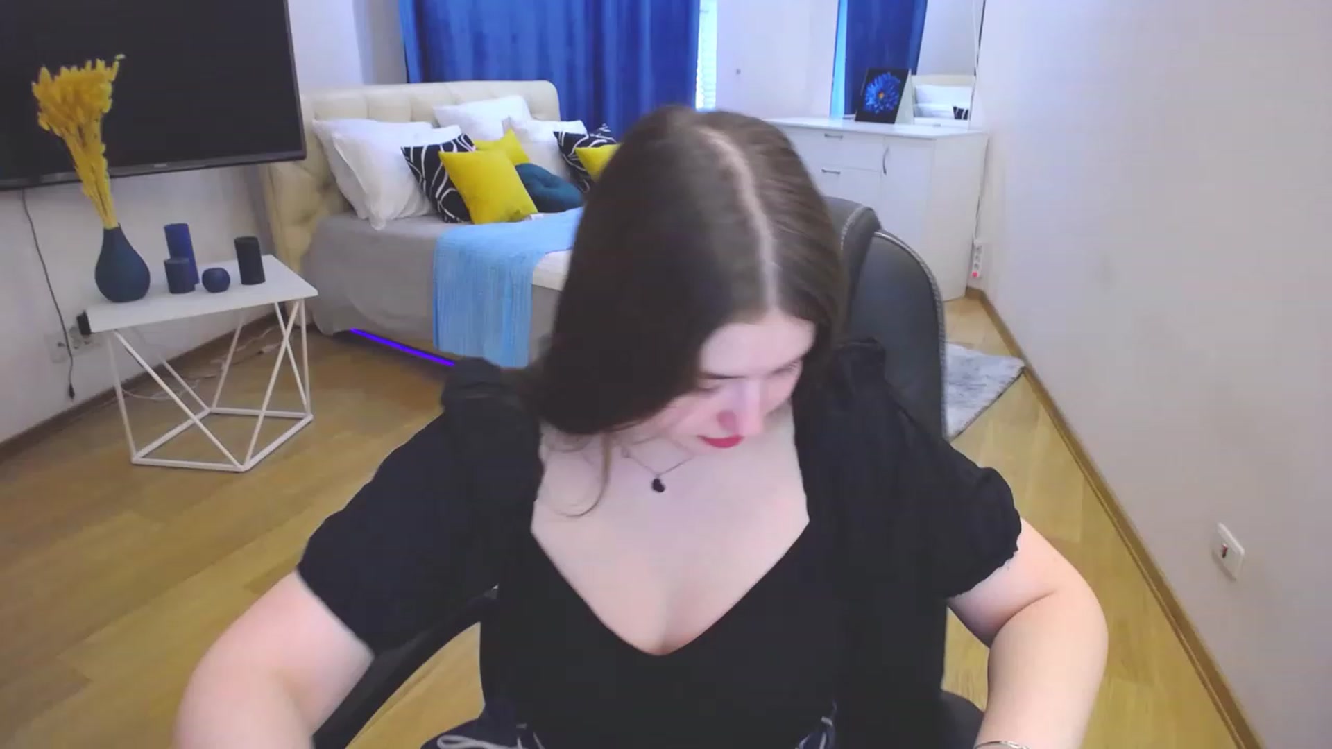 Gallery image thumbnail from AdmireMyEyes's myfreecams stream on, 06/02/2023, 07:34 image 5 of 20
