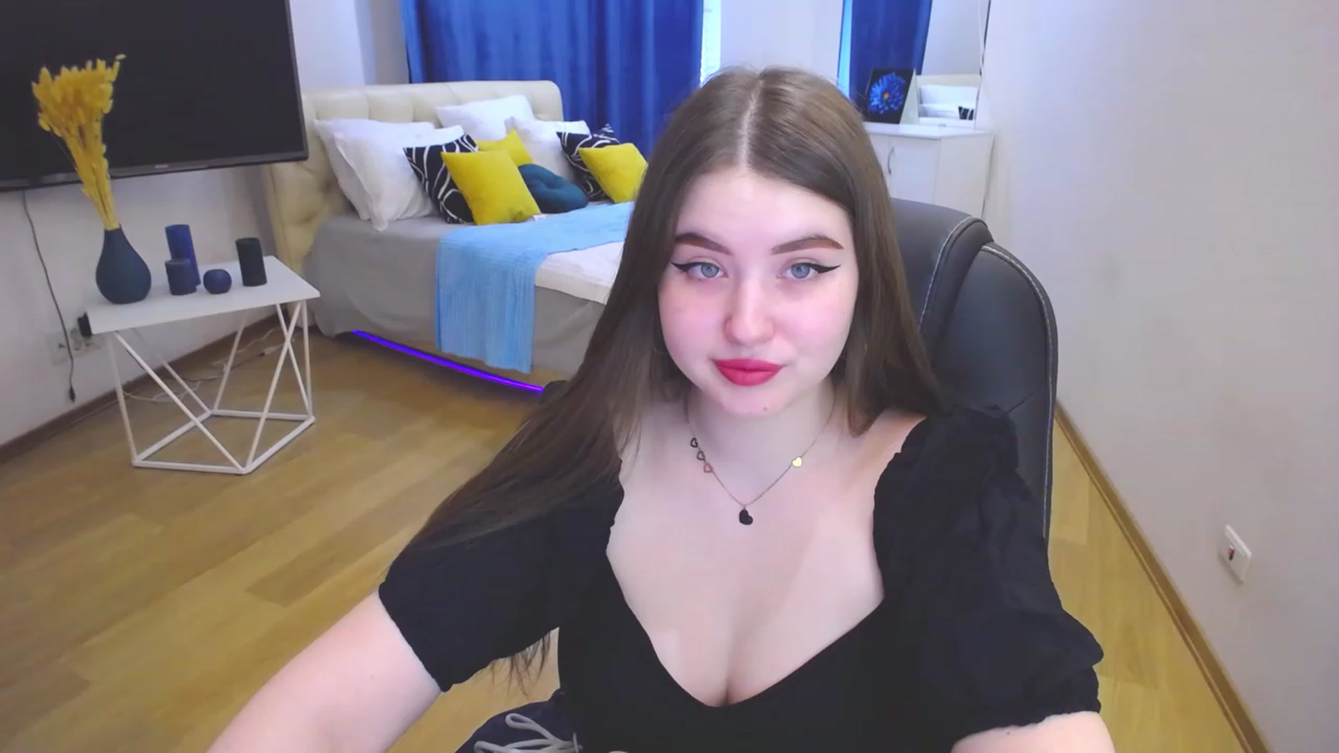 Gallery image thumbnail from AdmireMyEyes's myfreecams stream on, 06/02/2023, 07:34 image 13 of 20