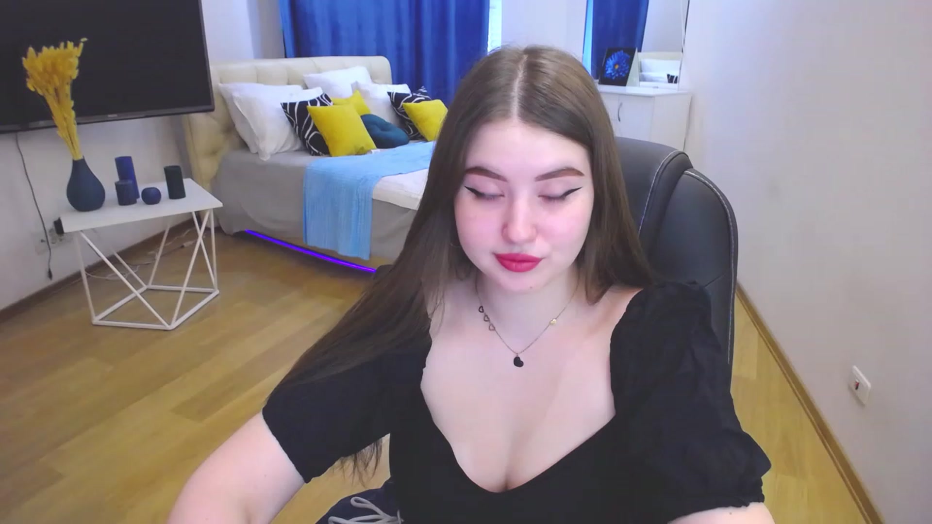 Gallery image thumbnail from AdmireMyEyes's myfreecams stream on, 06/02/2023, 07:34 image 12 of 20