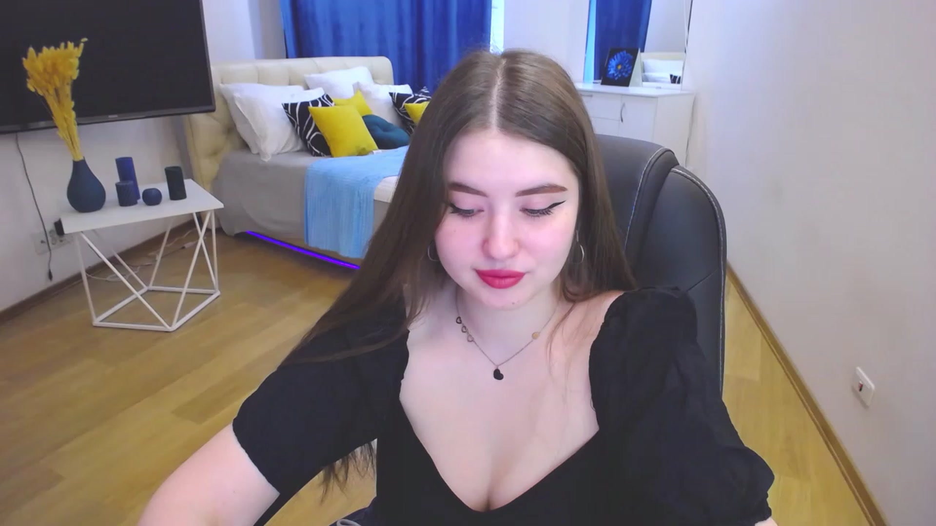 Gallery image thumbnail from AdmireMyEyes's myfreecams stream on, 06/02/2023, 07:46 image 9 of 20