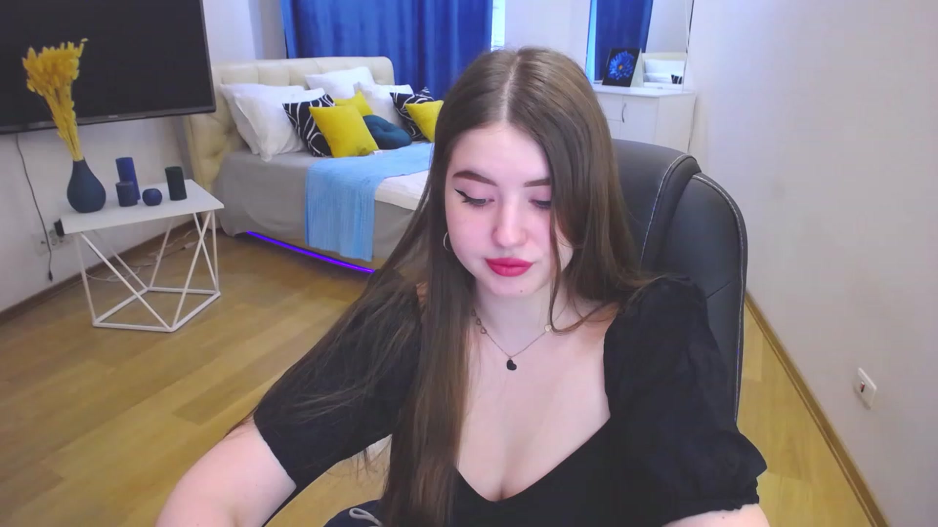 Gallery image thumbnail from AdmireMyEyes's myfreecams stream on, 06/02/2023, 07:46 image 3 of 20