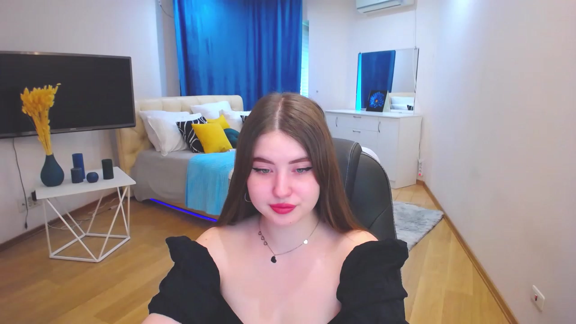 Gallery image thumbnail from AdmireMyEyes's myfreecams stream on, 06/02/2023, 09:13 image 10 of 20