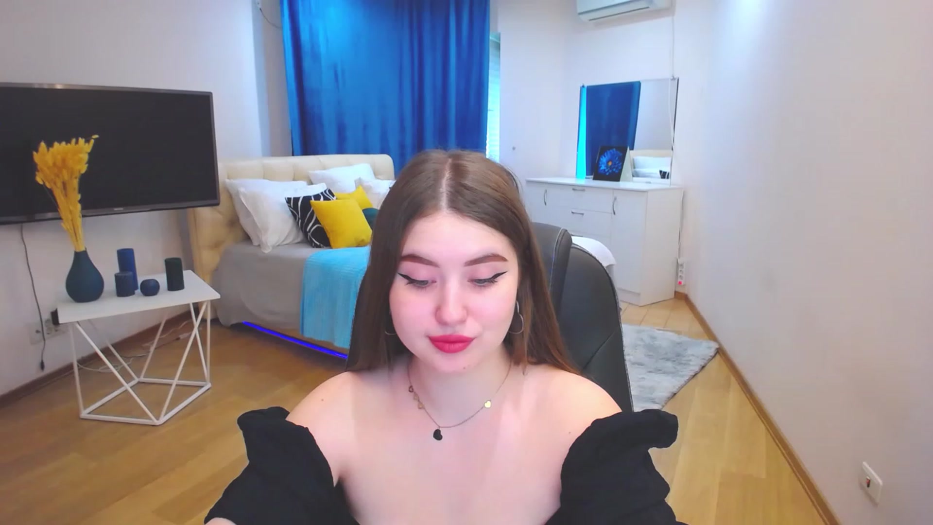 Gallery image thumbnail from AdmireMyEyes's myfreecams stream on, 06/02/2023, 09:13 image 8 of 20