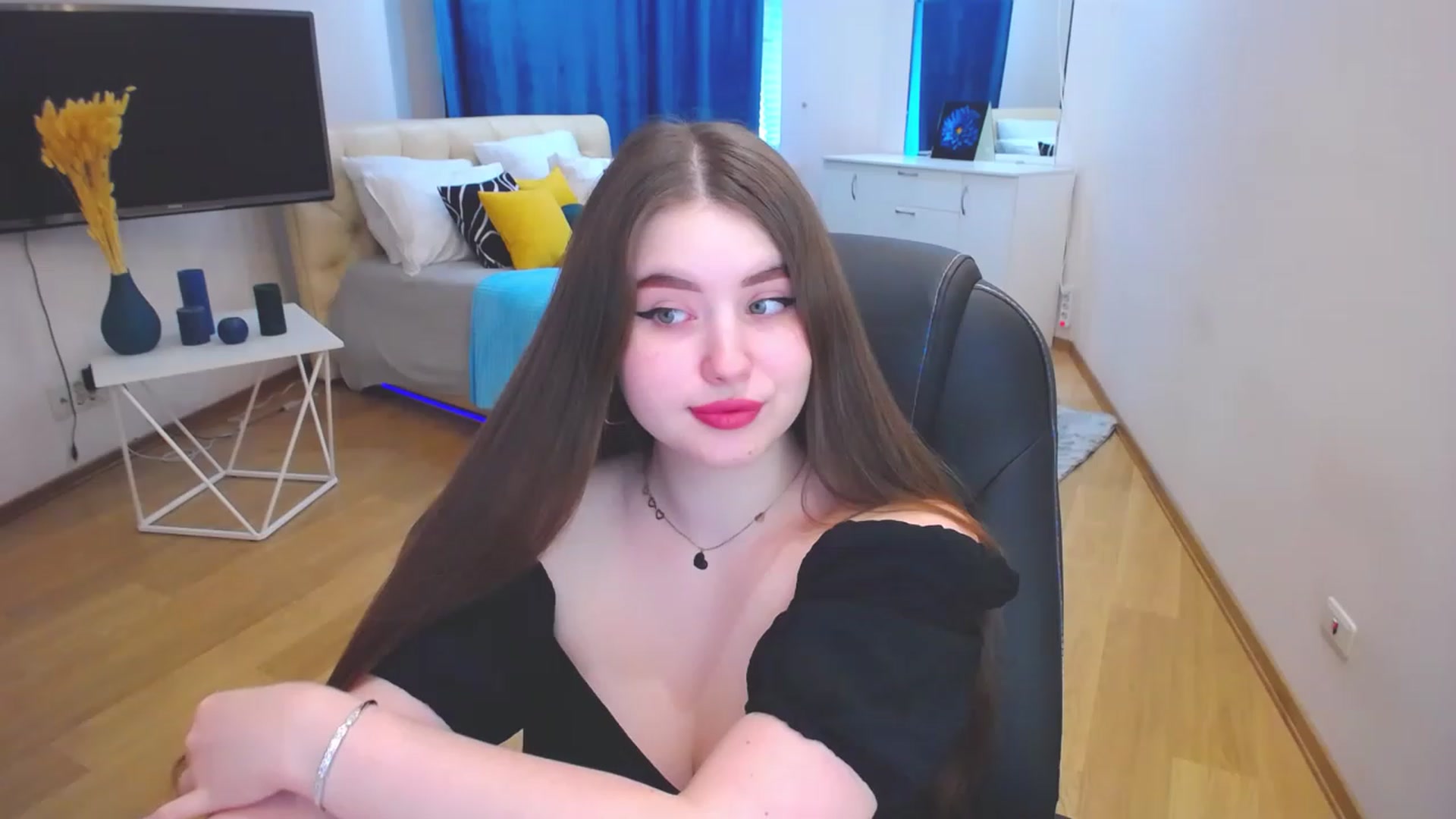Gallery image thumbnail from AdmireMyEyes's myfreecams stream on, 06/02/2023, 09:13 image 19 of 20