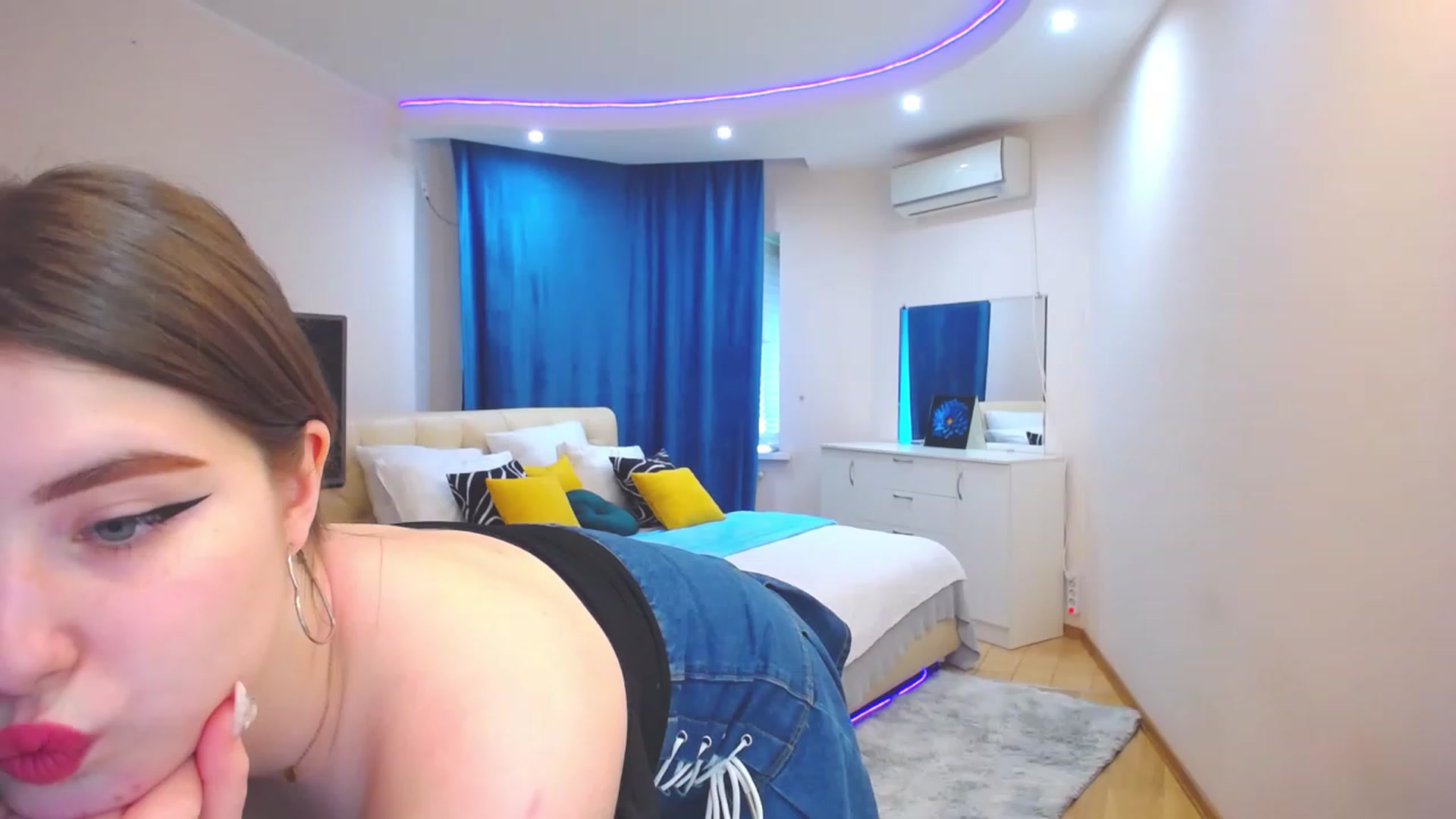 Gallery image thumbnail from AdmireMyEyes's myfreecams stream on, 06/02/2023, 09:13 image 14 of 20