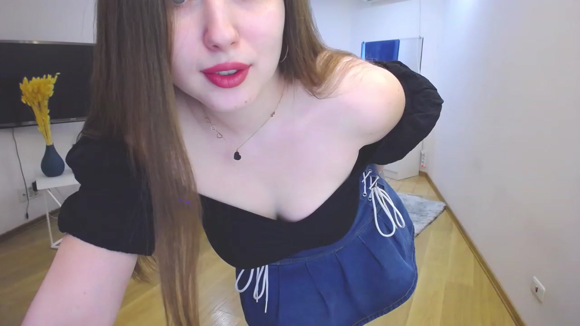 Gallery image thumbnail from AdmireMyEyes's myfreecams stream on, 06/02/2023, 09:13 image 4 of 20