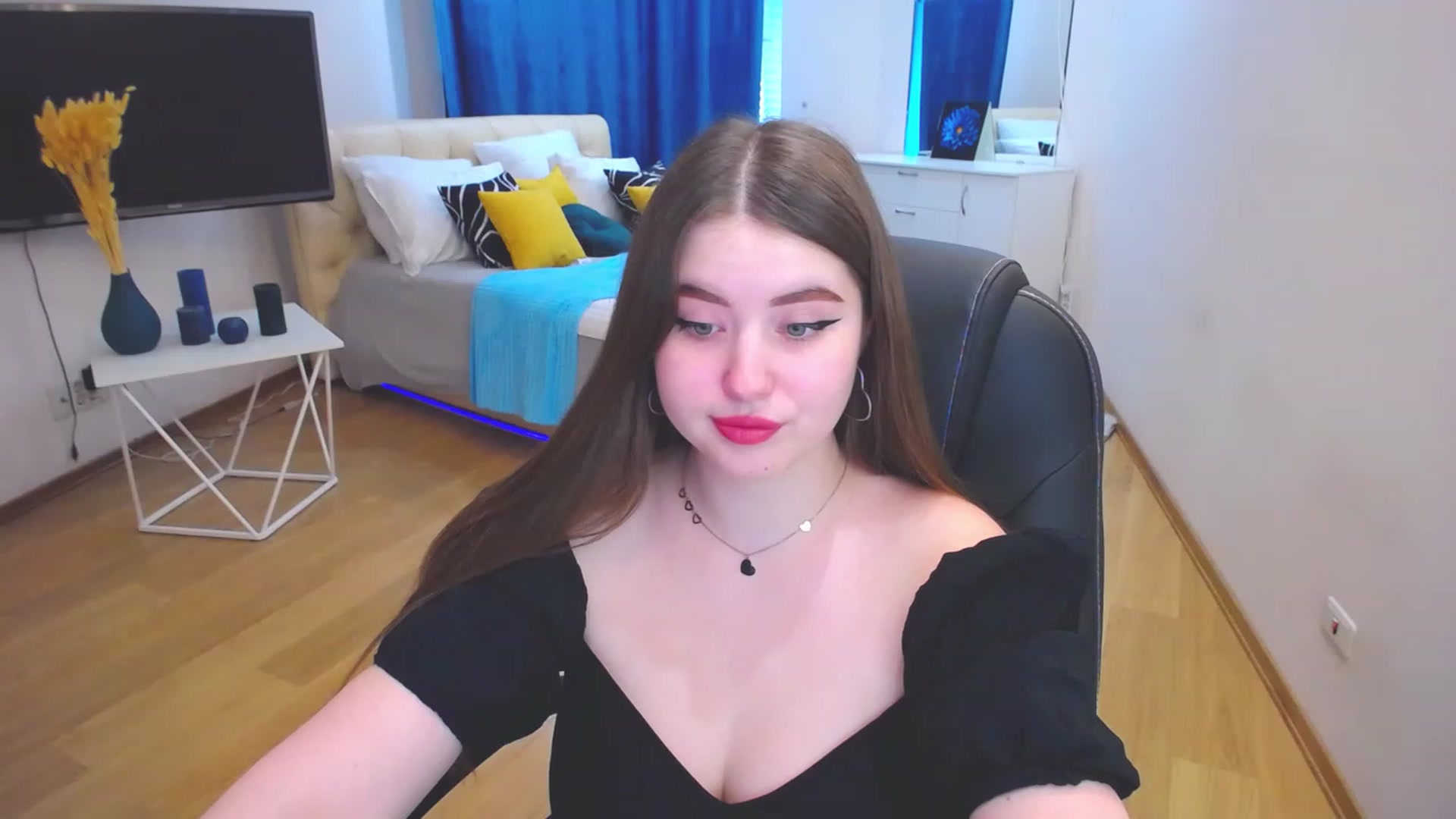 Gallery image thumbnail from AdmireMyEyes's myfreecams stream on, 06/02/2023, 09:40 image 6 of 20