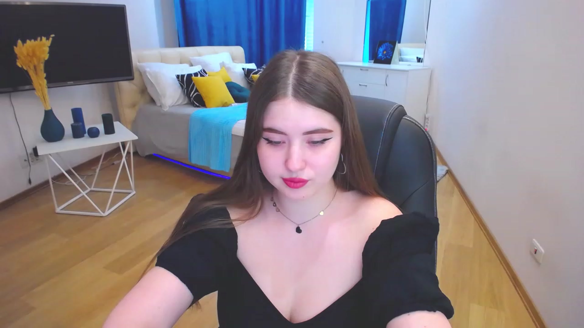 Gallery image thumbnail from AdmireMyEyes's myfreecams stream on, 06/02/2023, 09:40 image 19 of 20