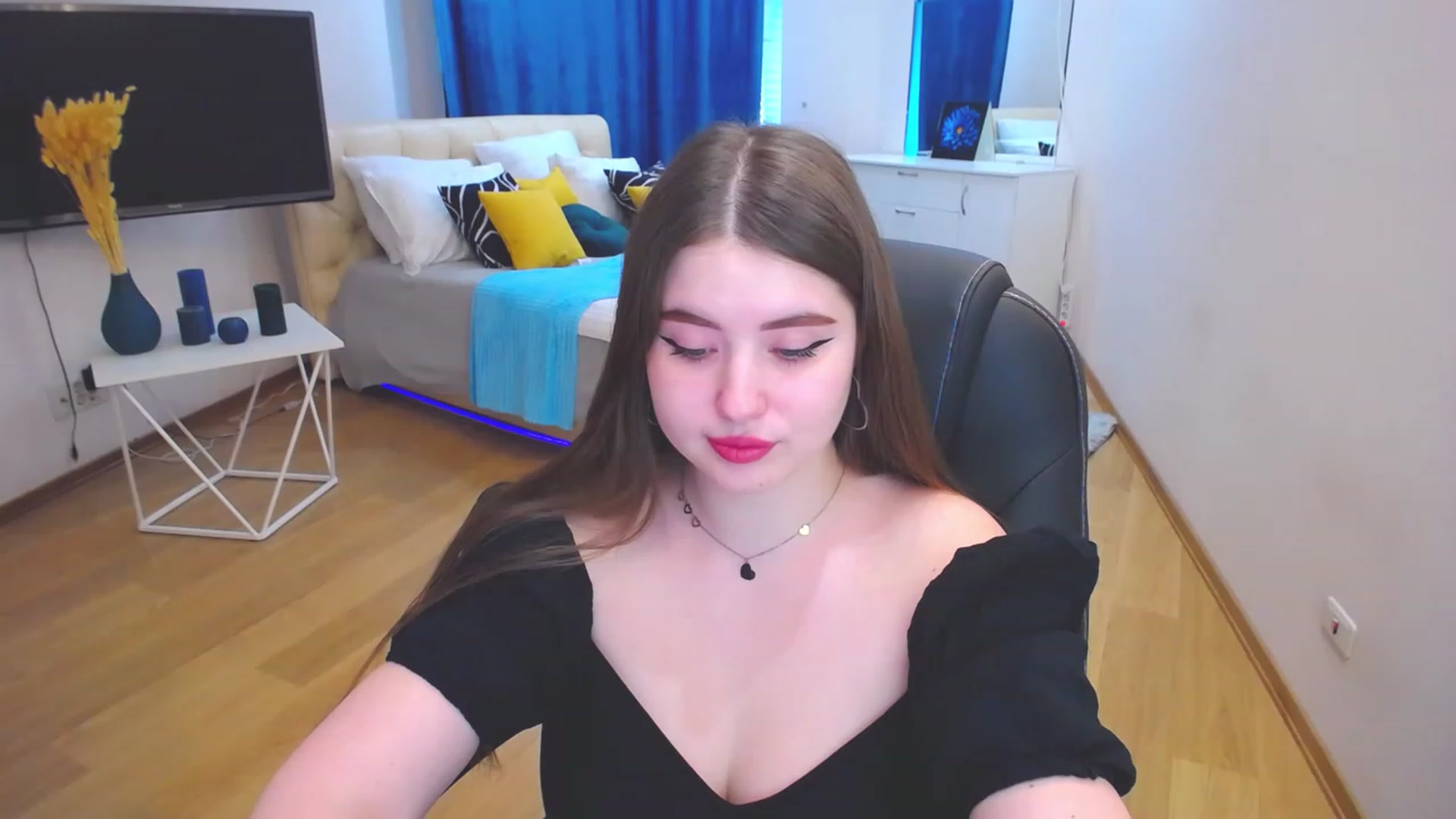 Gallery image thumbnail from AdmireMyEyes's myfreecams stream on, 06/02/2023, 09:40 image 18 of 20