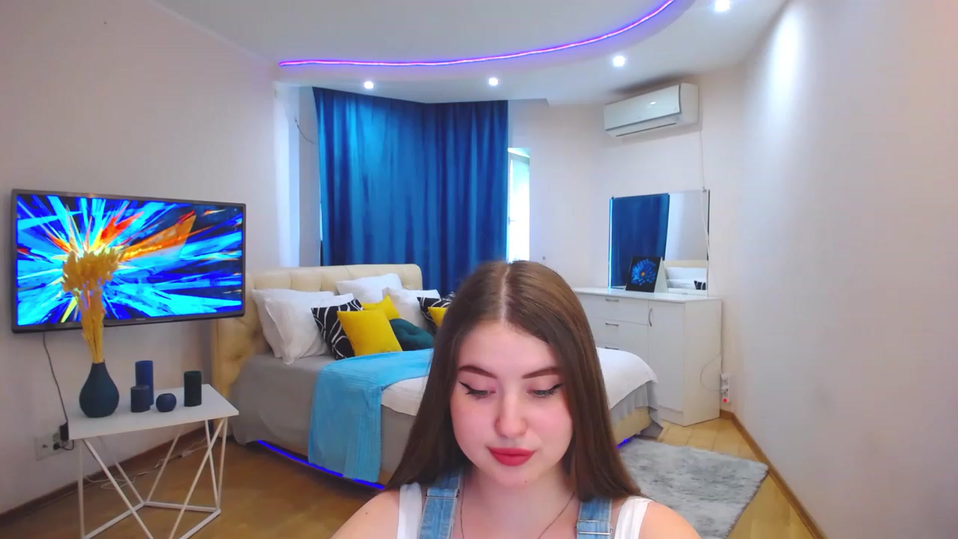 Gallery image thumbnail from AdmireMyEyes's myfreecams stream on, 06/05/2023, 08:36 image 17 of 20