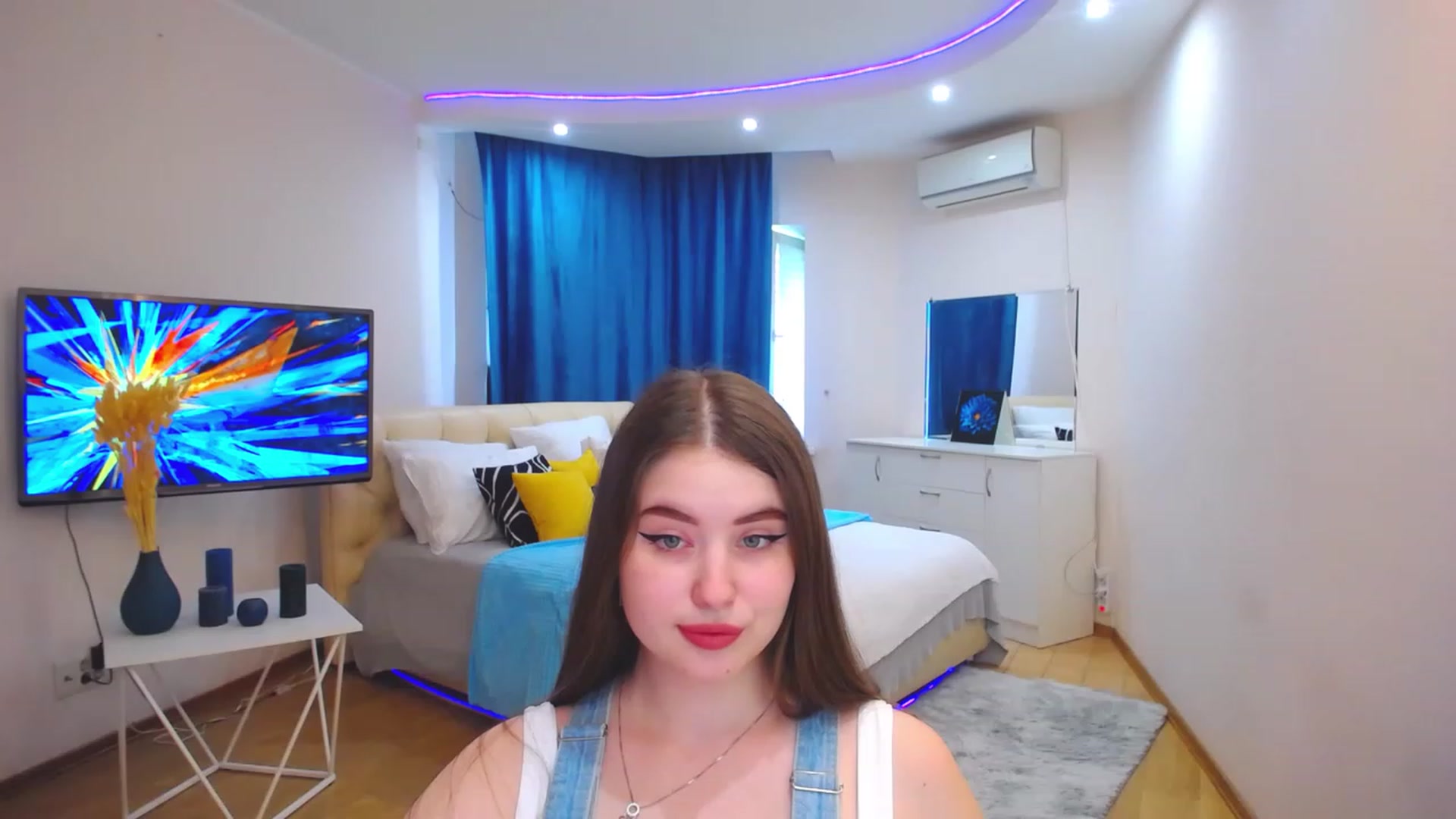 Gallery image thumbnail from AdmireMyEyes's myfreecams stream on, 06/05/2023, 08:36 image 16 of 20