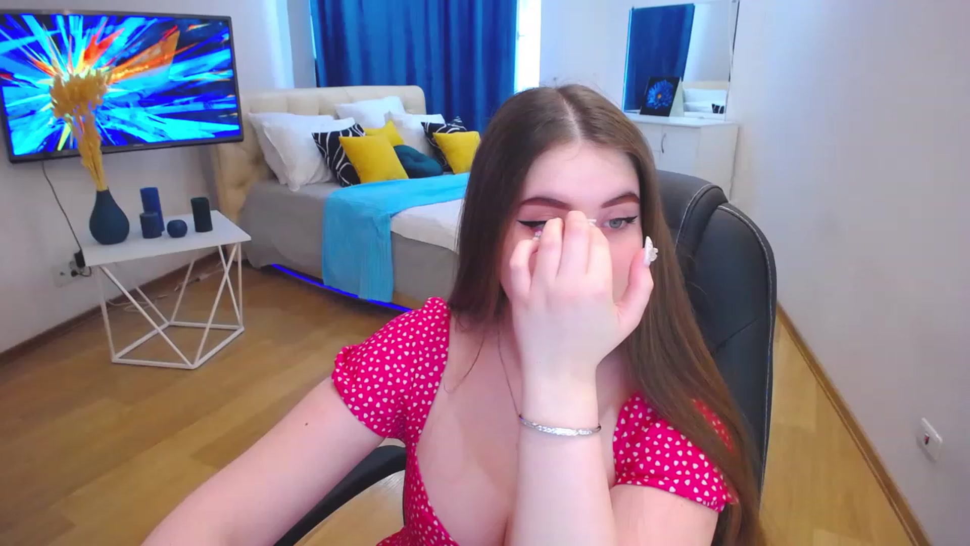 Gallery image thumbnail from AdmireMyEyes's myfreecams stream on, 06/05/2023, 09:52 image 8 of 20