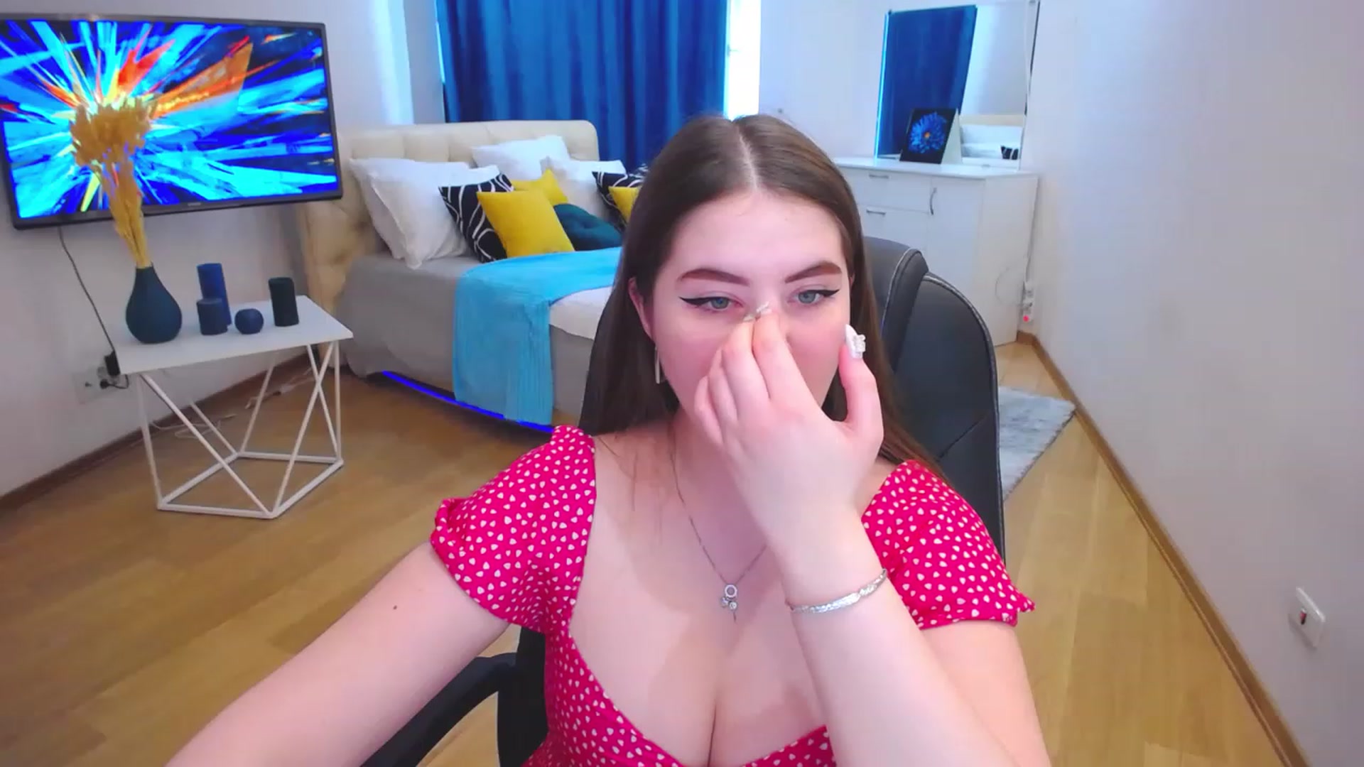 Gallery image thumbnail from AdmireMyEyes's myfreecams stream on, 06/05/2023, 09:52 image 6 of 20