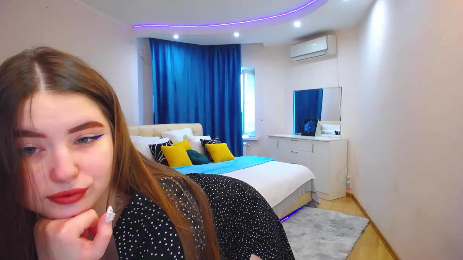 Gallery image thumbnail from AdmireMyEyes's myfreecams stream on, 06/06/2023, 04:59 image 10 of 20