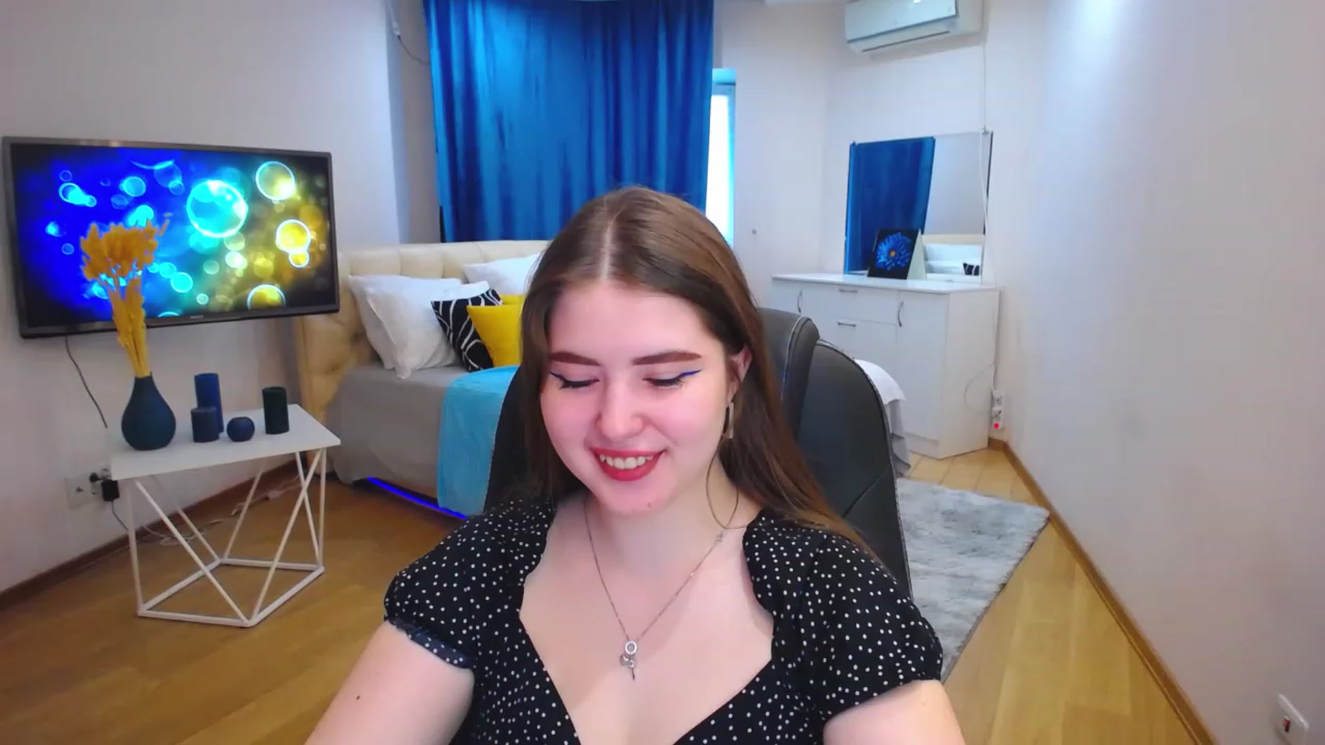 Gallery image thumbnail from AdmireMyEyes's myfreecams stream on, 06/06/2023, 04:59 image 19 of 20