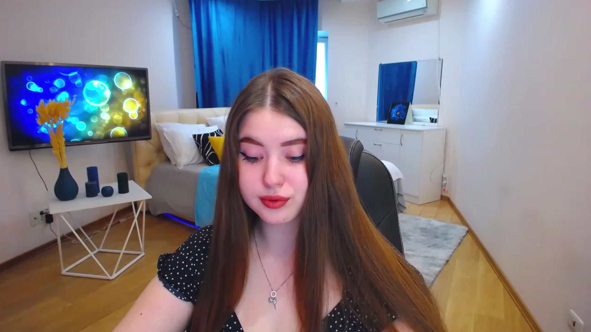Gallery image thumbnail from AdmireMyEyes's myfreecams stream on, 06/06/2023, 04:59 image 18 of 20
