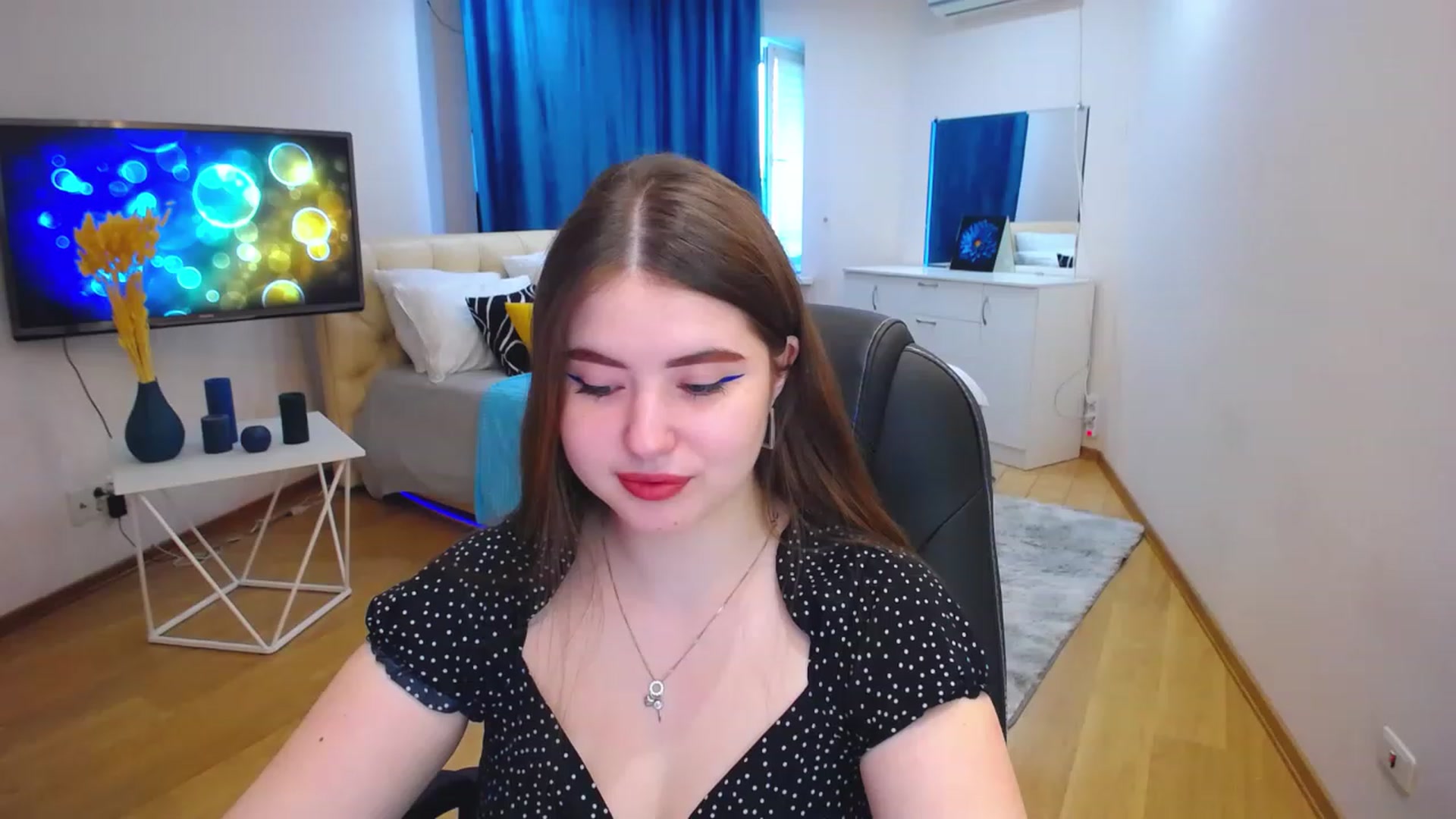 Gallery image thumbnail from AdmireMyEyes's myfreecams stream on, 06/06/2023, 04:59 image 2 of 20