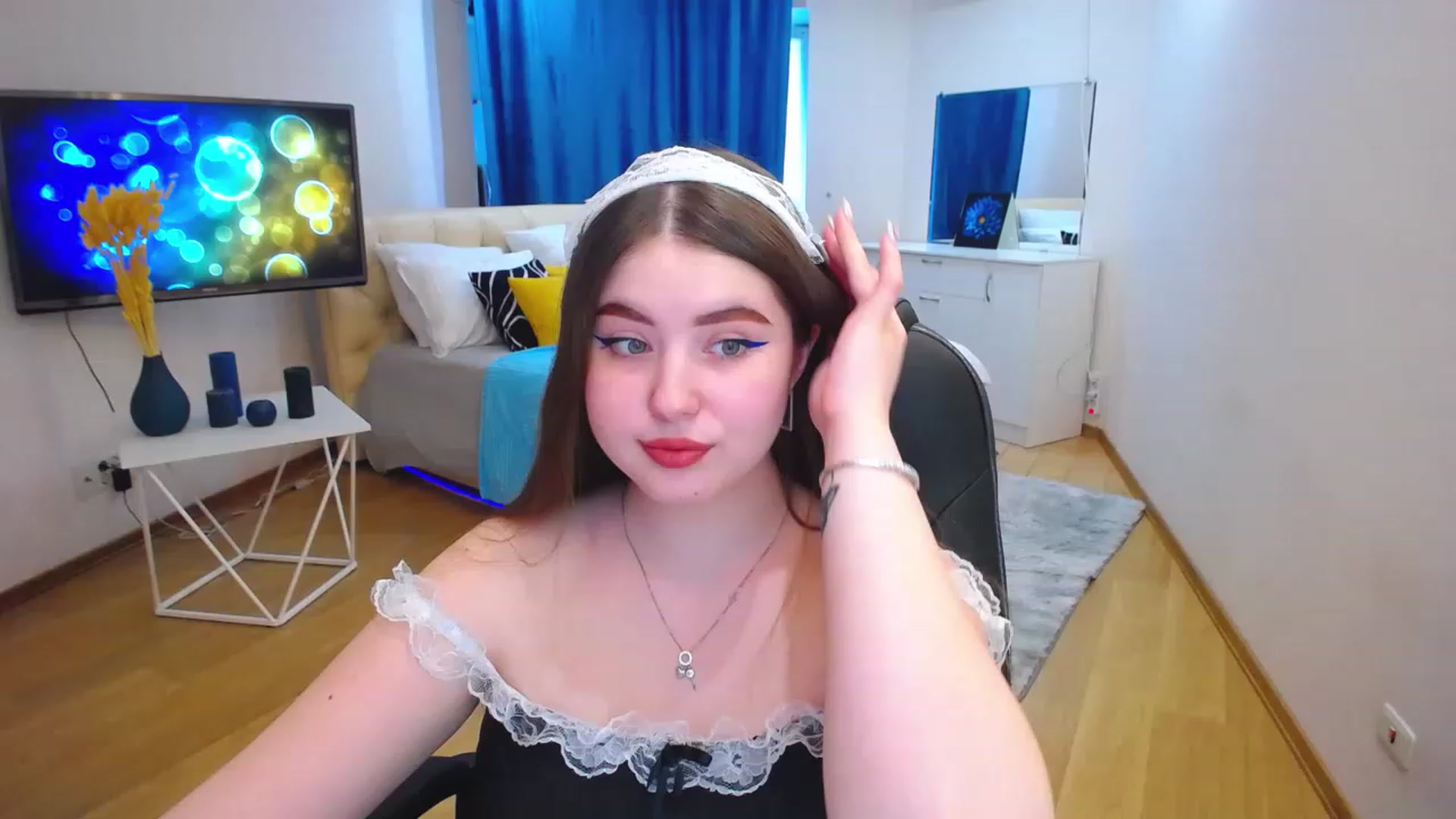 Gallery image thumbnail from AdmireMyEyes's myfreecams stream on, 06/06/2023, 07:20 image 7 of 20