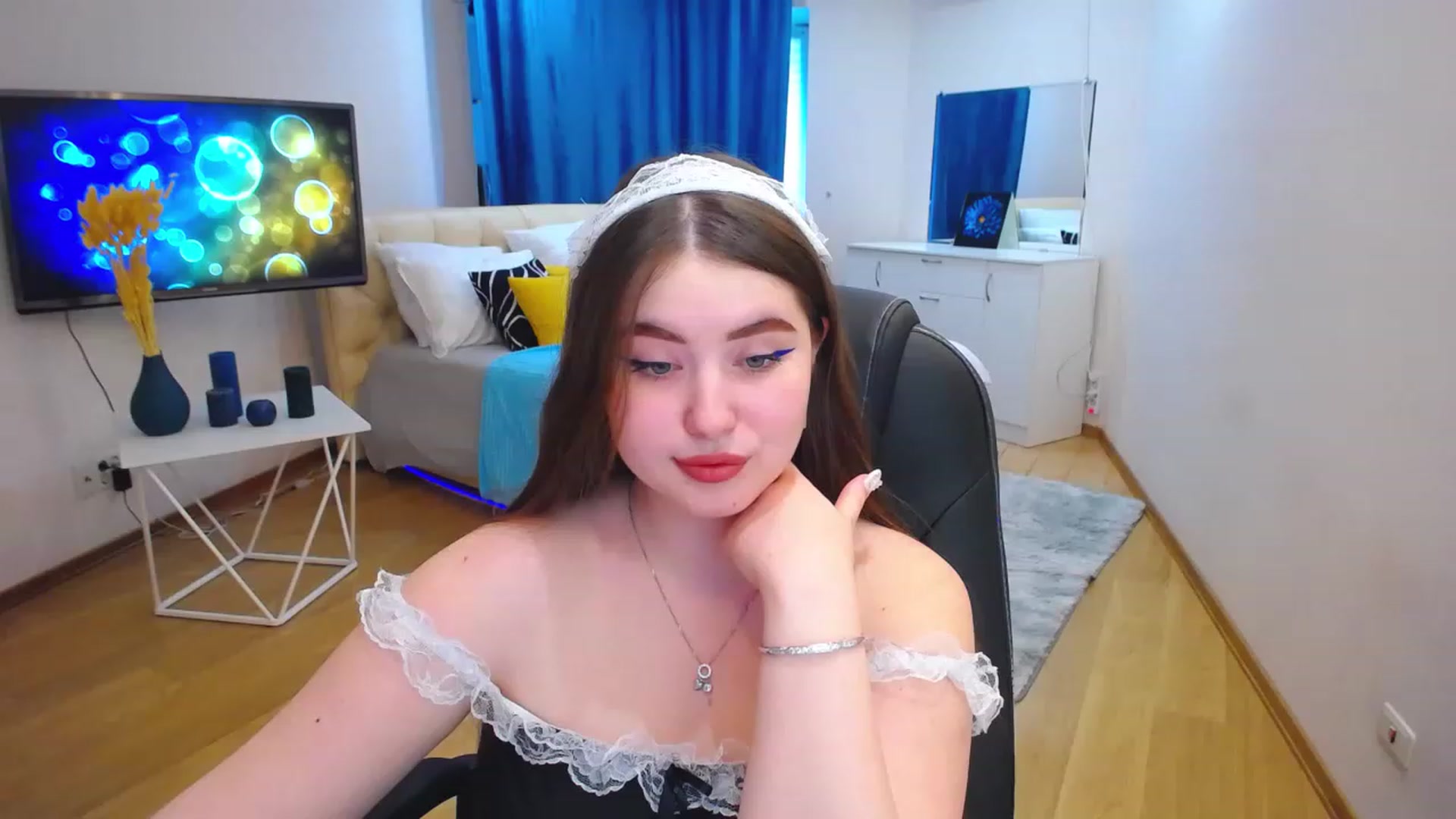Gallery image thumbnail from AdmireMyEyes's myfreecams stream on, 06/06/2023, 07:20 image 1 of 20