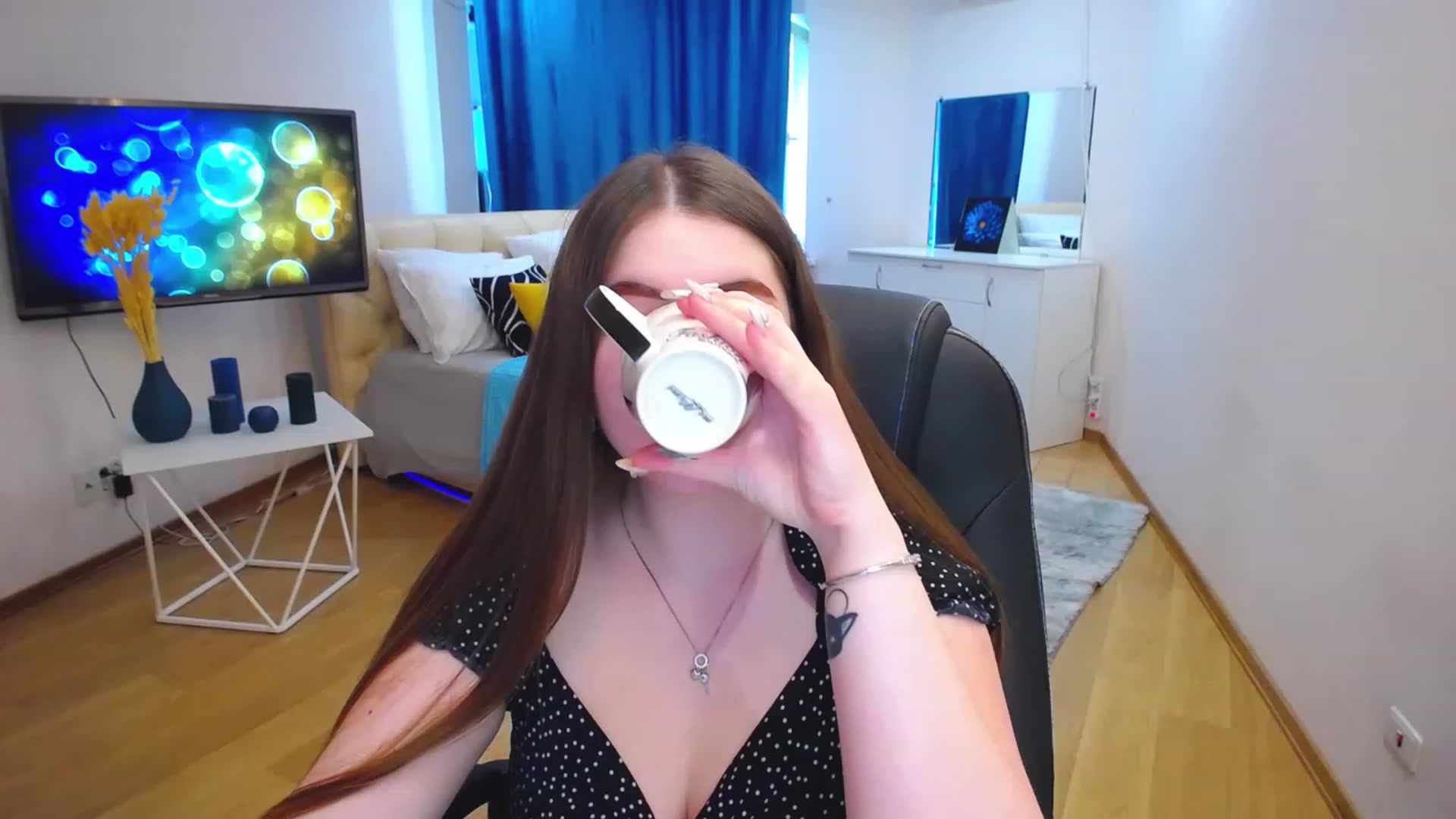 Gallery image thumbnail from AdmireMyEyes's myfreecams stream on, 06/06/2023, 09:47 image 15 of 20