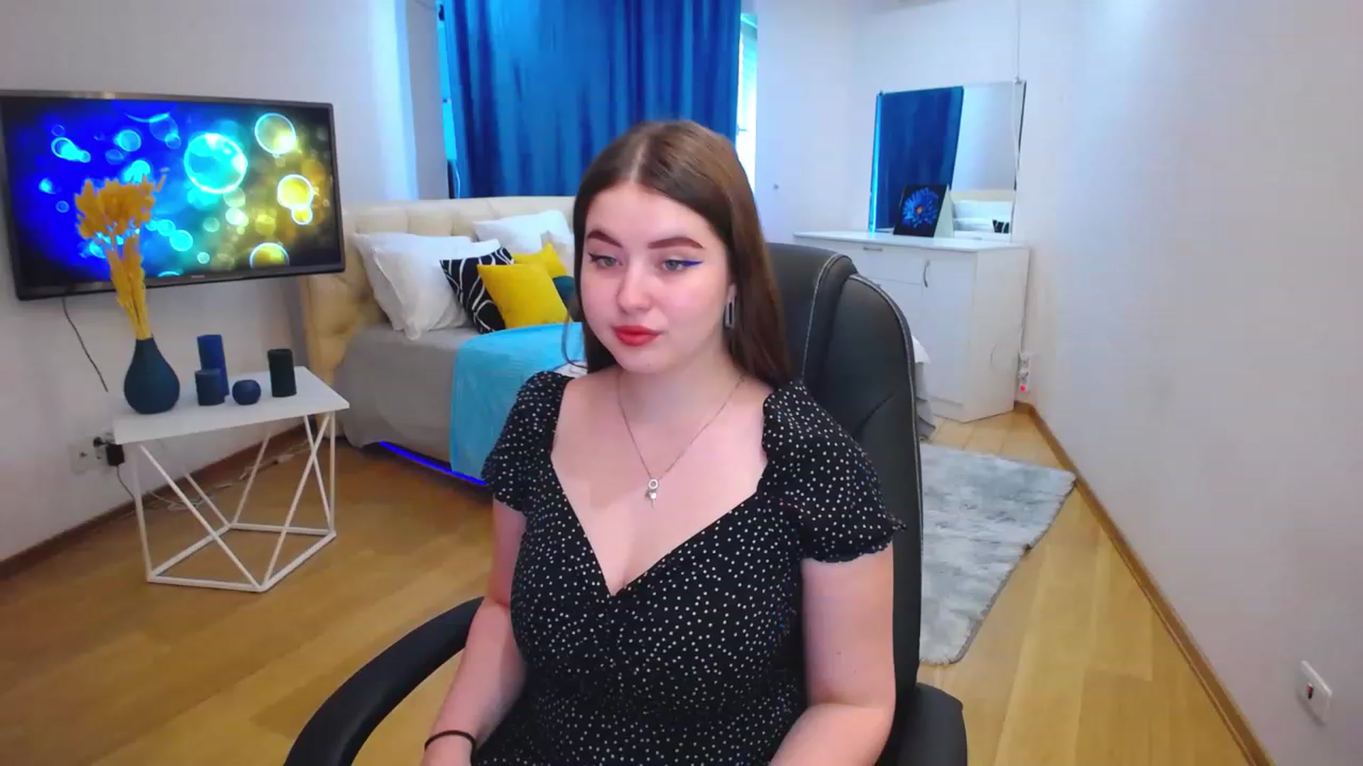 Gallery image thumbnail from AdmireMyEyes's myfreecams stream on, 06/06/2023, 09:47 image 13 of 20