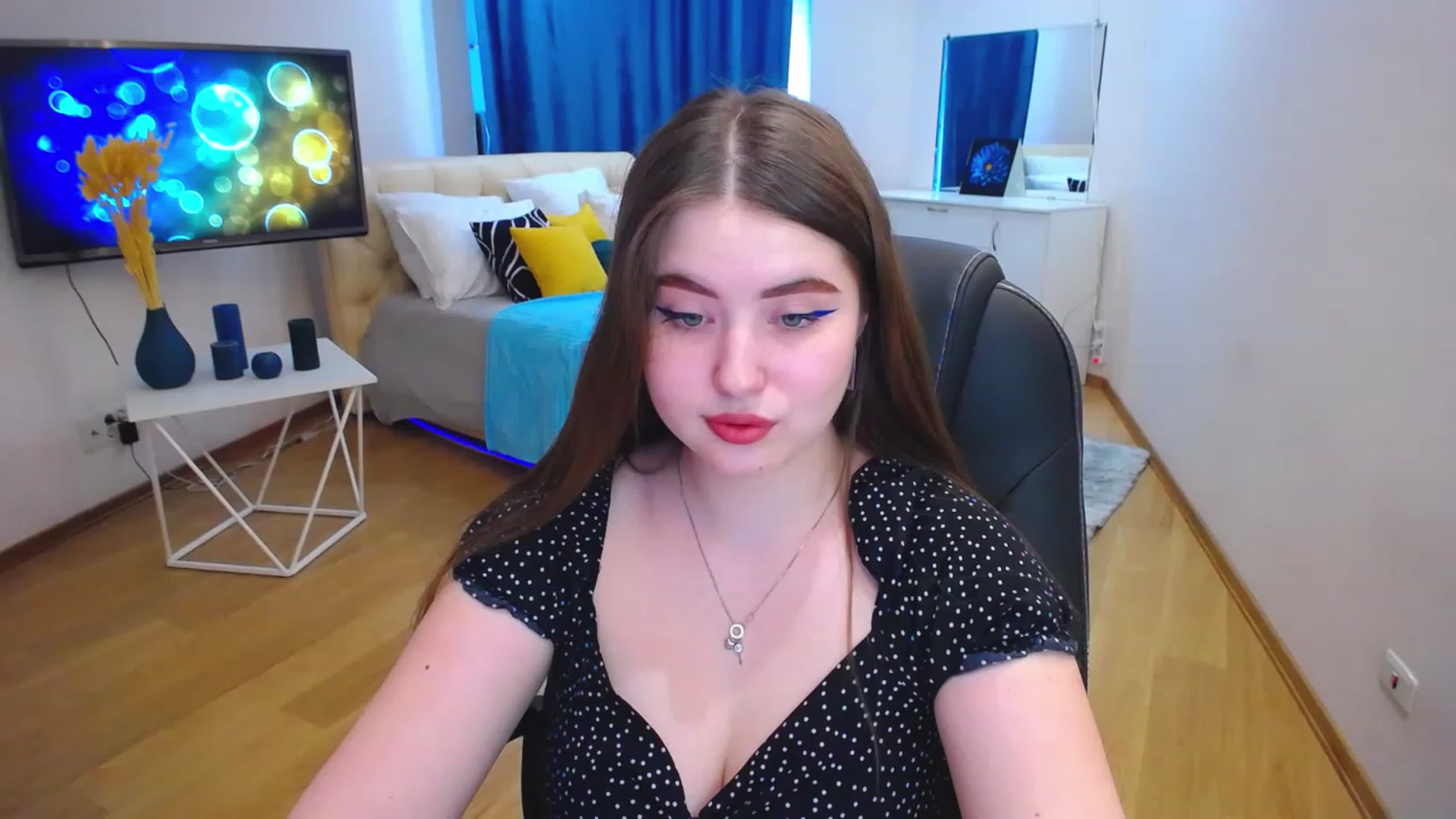 Gallery image thumbnail from AdmireMyEyes's myfreecams stream on, 06/06/2023, 09:47 image 2 of 20