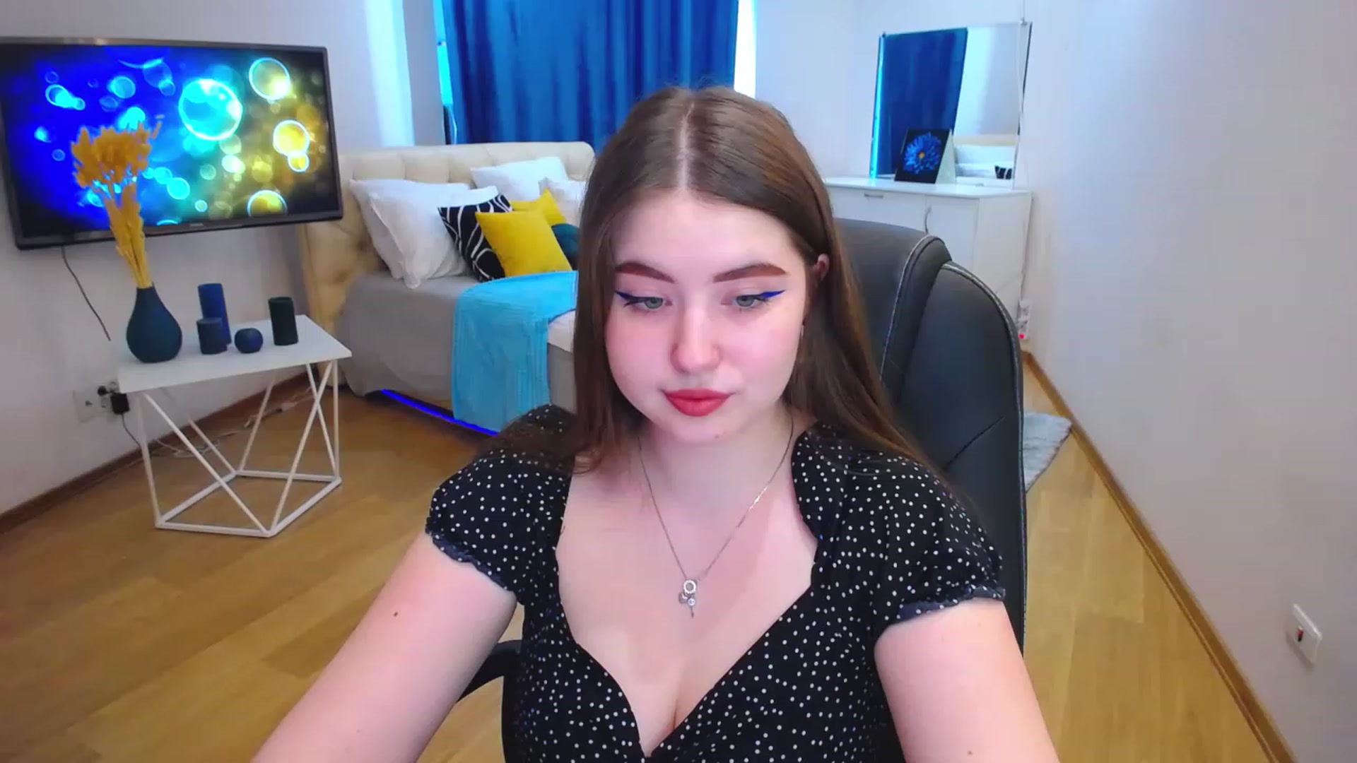 Gallery image thumbnail from AdmireMyEyes's myfreecams stream on, 06/06/2023, 09:47 image 6 of 20