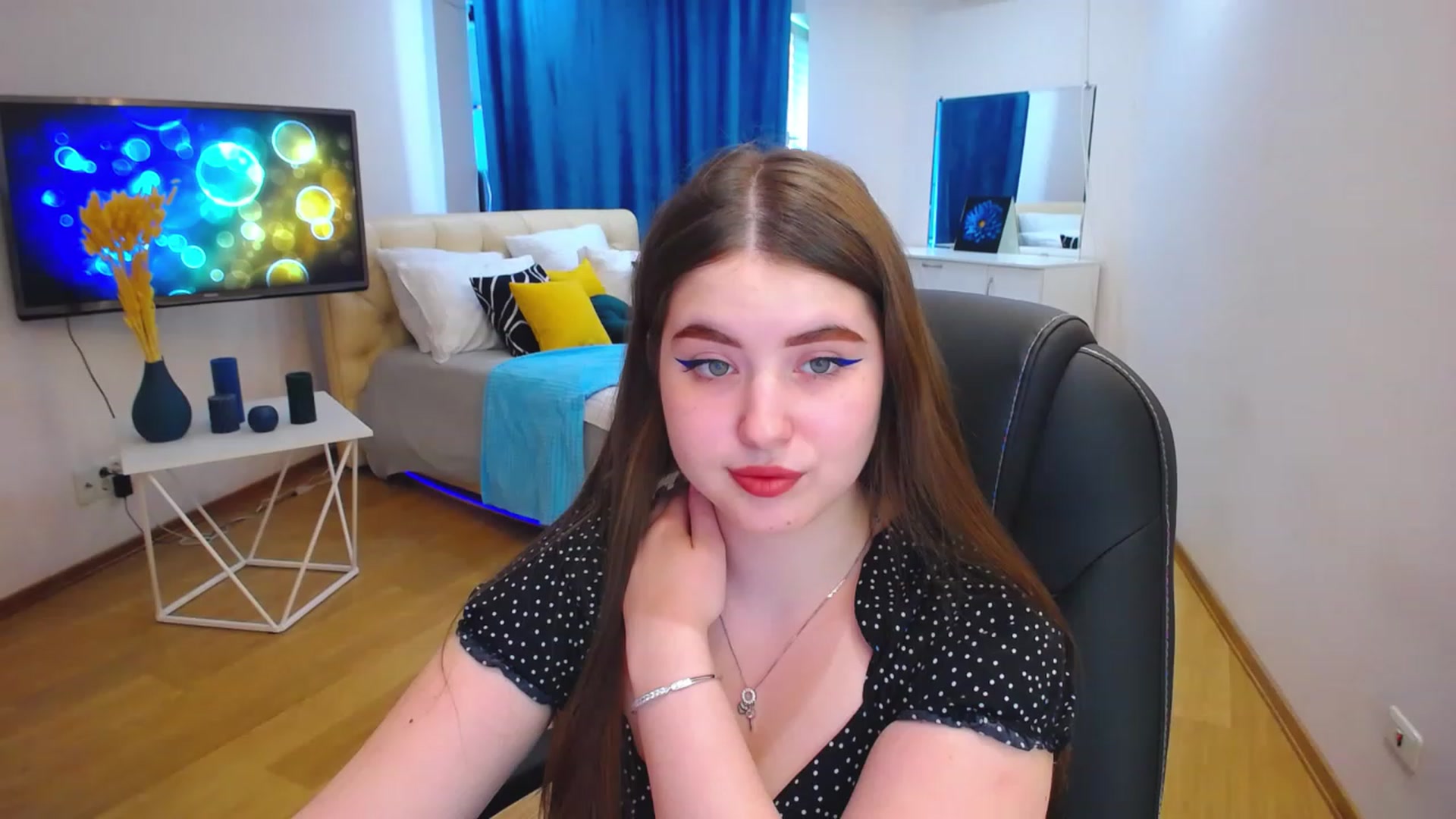 Gallery image thumbnail from AdmireMyEyes's myfreecams stream on, 06/06/2023, 09:47 image 18 of 20