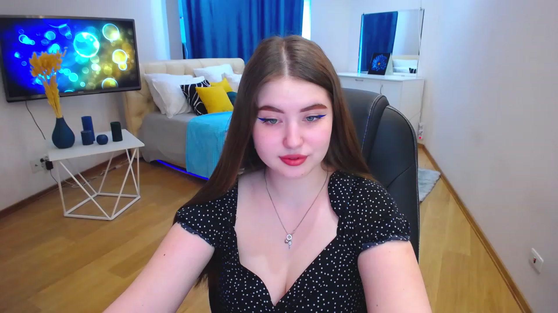 Gallery image thumbnail from AdmireMyEyes's myfreecams stream on, 06/06/2023, 09:47 image 1 of 20