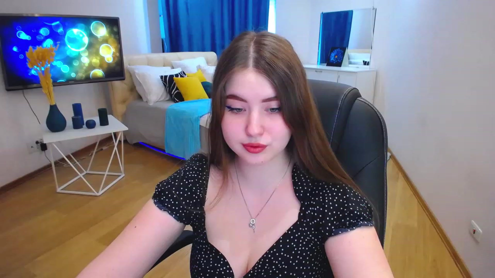 Gallery image thumbnail from AdmireMyEyes's myfreecams stream on, 06/06/2023, 09:47 image 8 of 20
