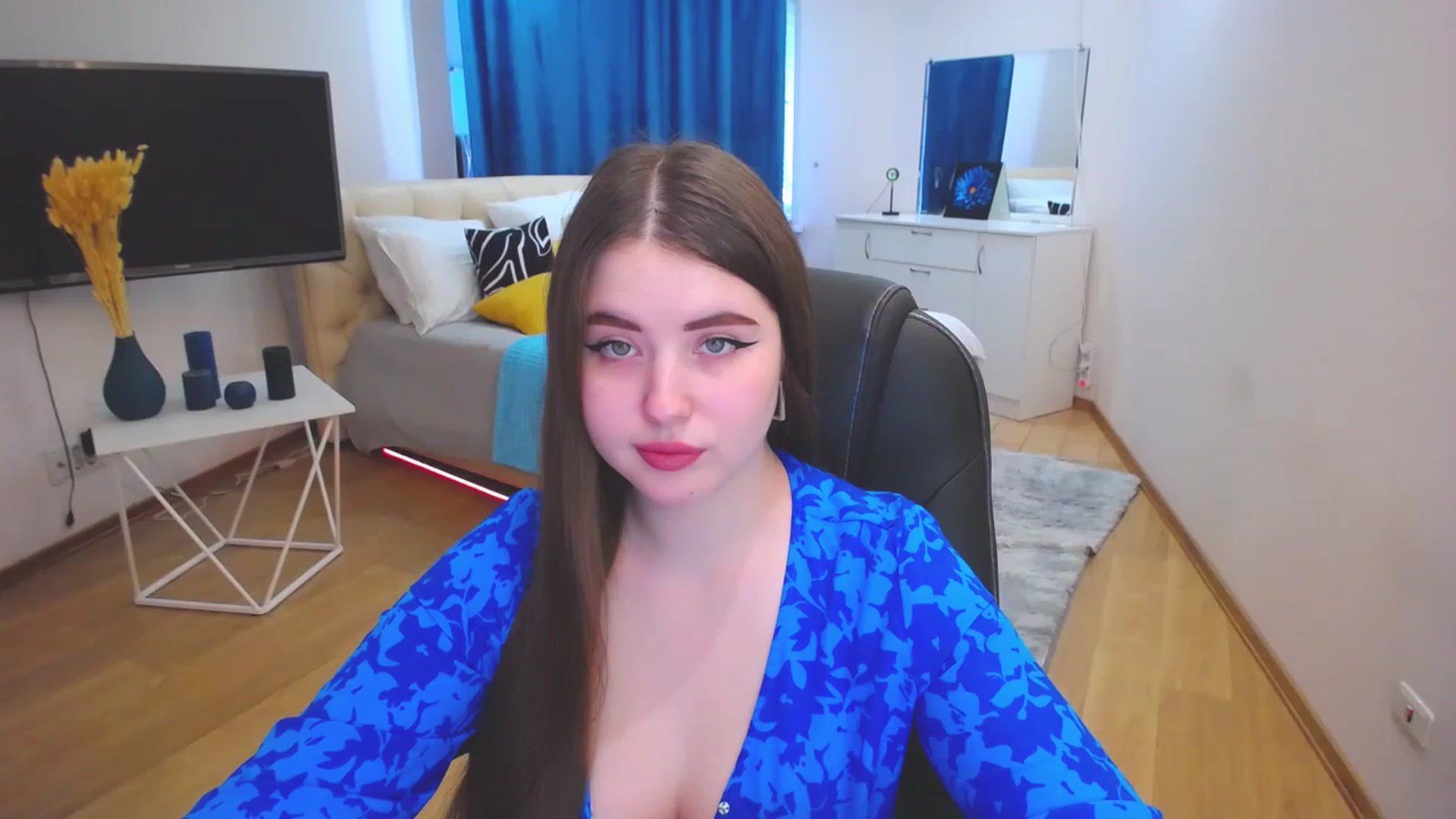 Gallery image thumbnail from AdmireMyEyes's myfreecams stream on, 06/09/2023, 08:43 image 1 of 20