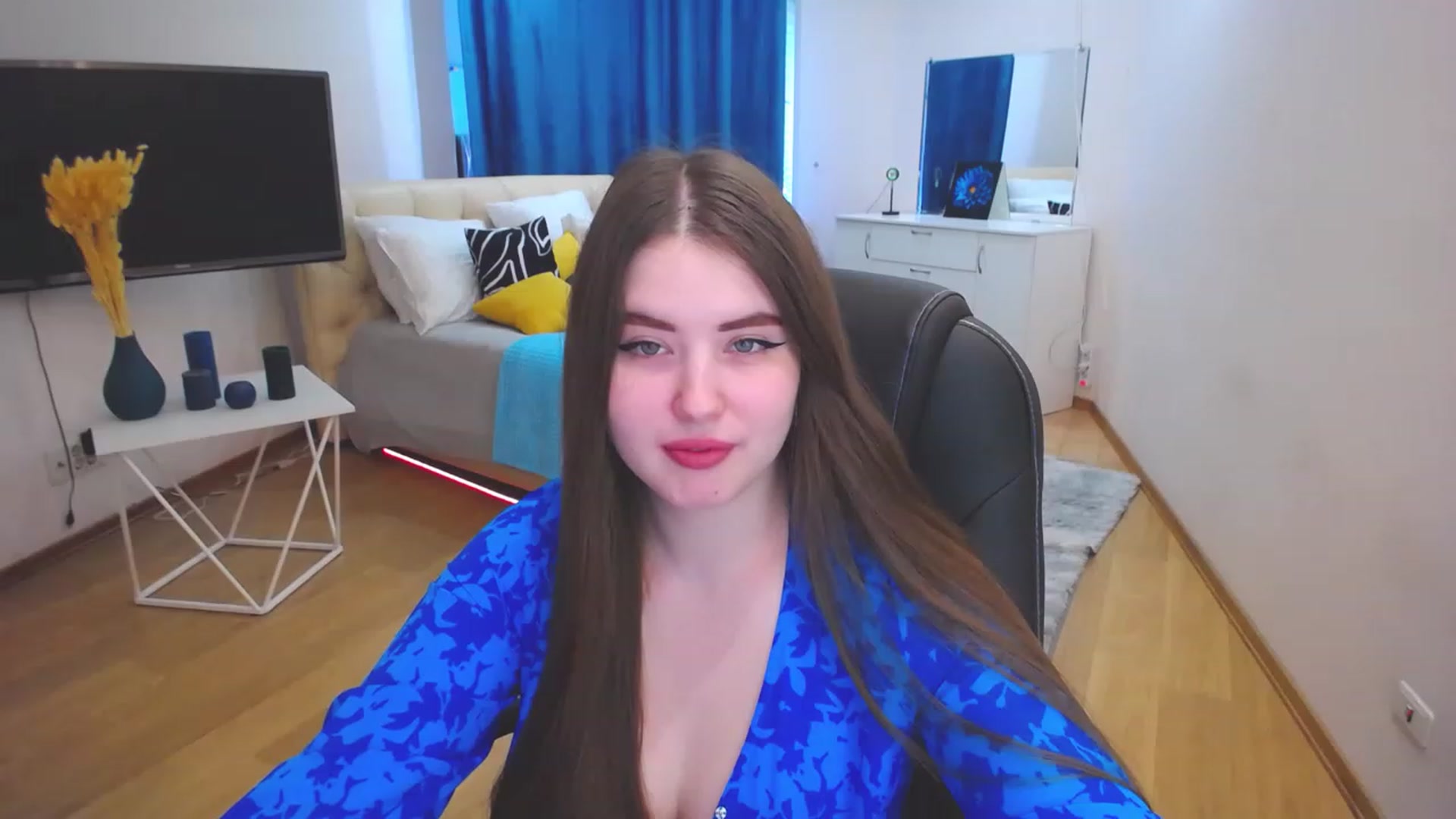 Gallery image thumbnail from AdmireMyEyes's myfreecams stream on, 06/09/2023, 08:43 image 7 of 20