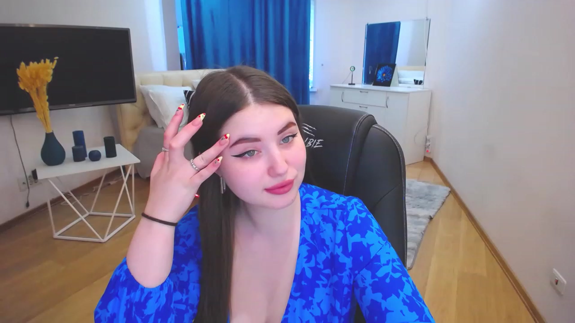 Gallery image thumbnail from AdmireMyEyes's myfreecams stream on, 06/09/2023, 08:43 image 4 of 20
