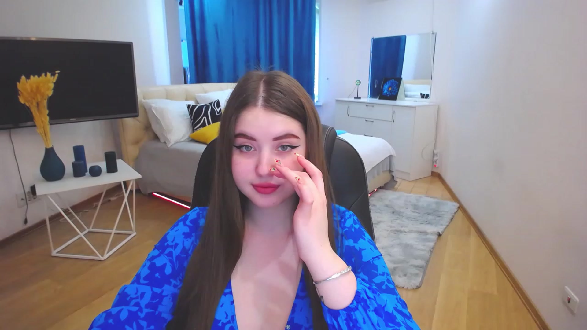 Gallery image thumbnail from AdmireMyEyes's myfreecams stream on, 06/09/2023, 08:43 image 20 of 20