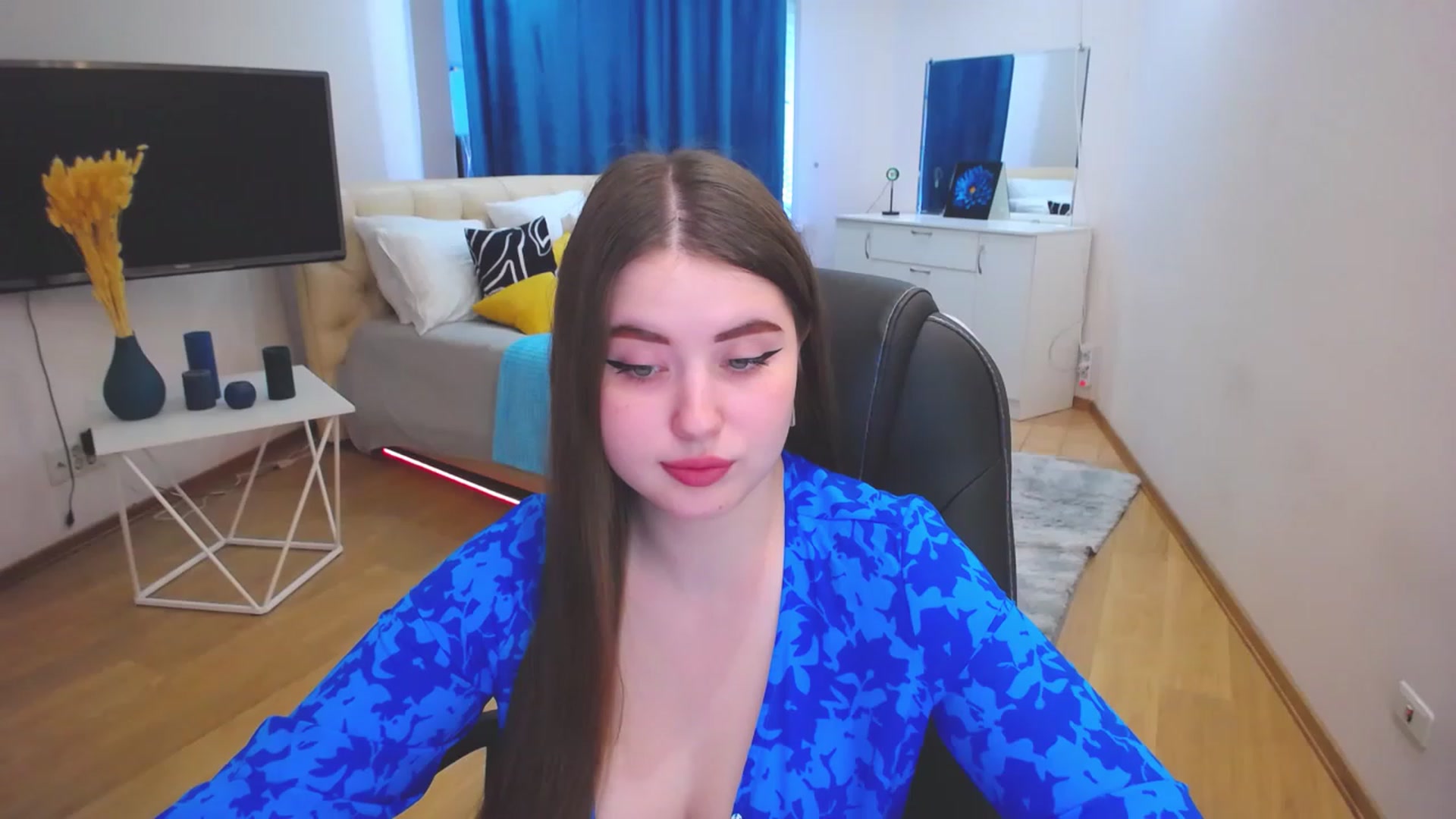 Gallery image thumbnail from AdmireMyEyes's myfreecams stream on, 06/09/2023, 08:43 image 2 of 20