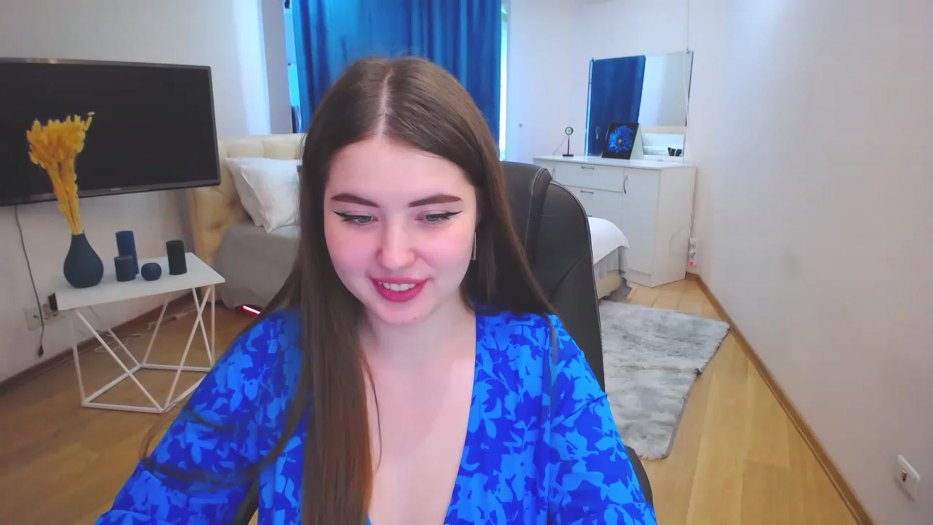 Gallery image thumbnail from AdmireMyEyes's myfreecams stream on, 06/09/2023, 08:43 image 17 of 20