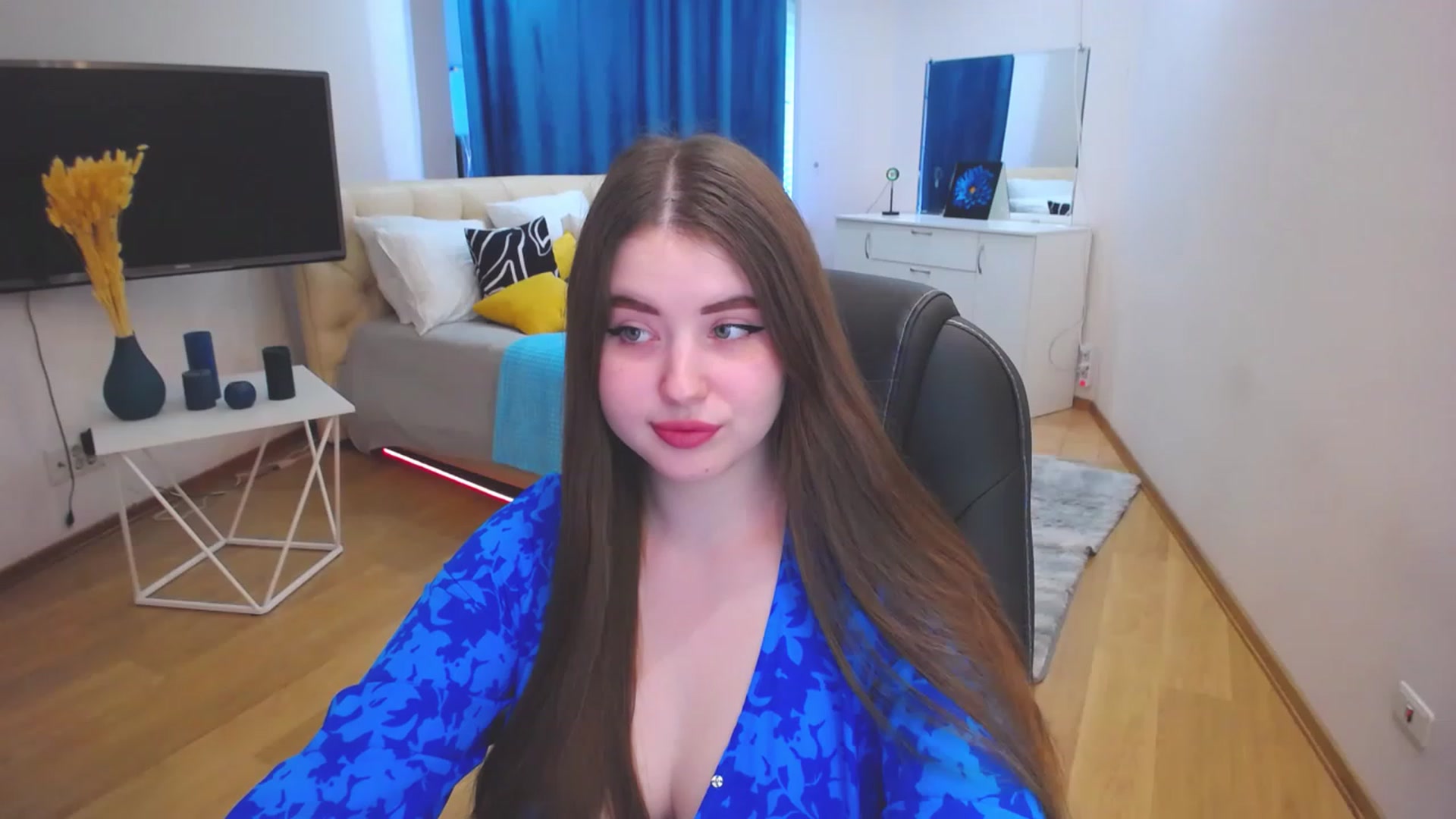 Gallery image thumbnail from AdmireMyEyes's myfreecams stream on, 06/09/2023, 08:43 image 6 of 20